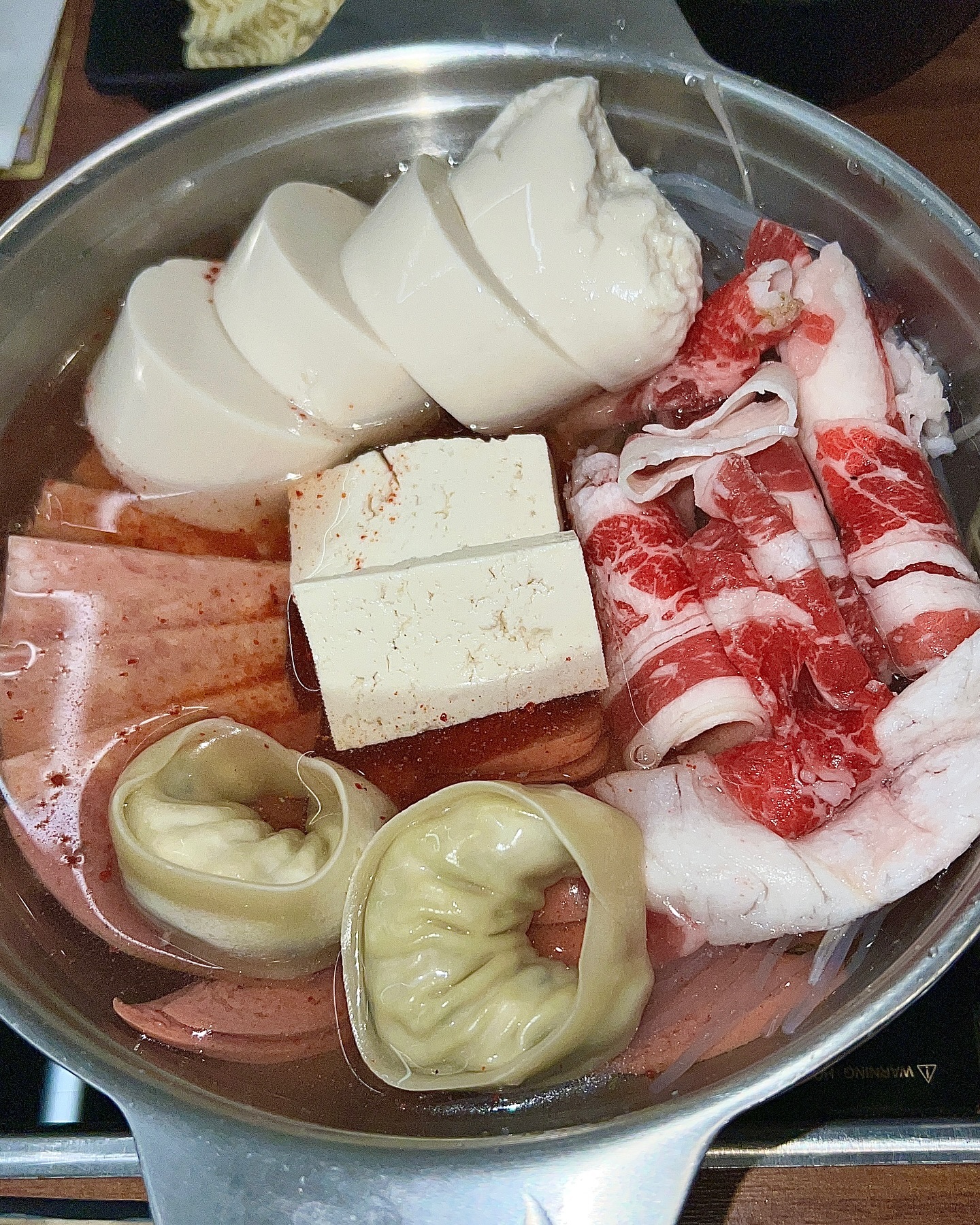 칼칼한 찌개가 땡기는 날엔 부대찌개 🍲

혼밥러를 위한 1인 부대찌개 맛집
#마시쏘부대찌개길동점 에 다녀왔어요

요즘 혼밥하는 분들 많은데
그 트렌드에 맞춰 
부대찌개도 1인 전문점이 생겼어요 ~

1인 1 인덕션!
여러명이 가도 각자 원하는 맛으로 주문해서 
취향껏 먹을 수 있습니다!

🍜 라면 반 개 제공에
밥이랑 육수 무한리필되는 가성비 맛집 

국물이 진하고 깔끔해요

🍚 개인적으로 짠 햄, 소시지를 별로 좋아하지 않는데
햄 & 소시지가 짜지 않아서 밥도둑이에용

혼밥러들을 배려한 자리도 마련되어 있으니
길동역 맛집 찾으신다면 방문해 보세요 ~

🍽️
우삼겹 부대찌개 - 라면사리
우삼겹 부대찌개 - 라면사리, 만두, 순두부 사리 추가

📍서울특별시 강동구 진황도로47길 73 1층

 같이 가고 싶은 톡방에 공유
🌱 같이 가고 싶은 사람 태그
🌱 나중에 또 보고 싶다면 저장
🌱 마음에 드는 곳이라면 좋아요

#마시쏘부대찌개 #길동역맛집 #길동맛집추천 #길동맛집 #부대찌개추천 #부대찌개맛집 #1인부대찌개 #강동부대찌개