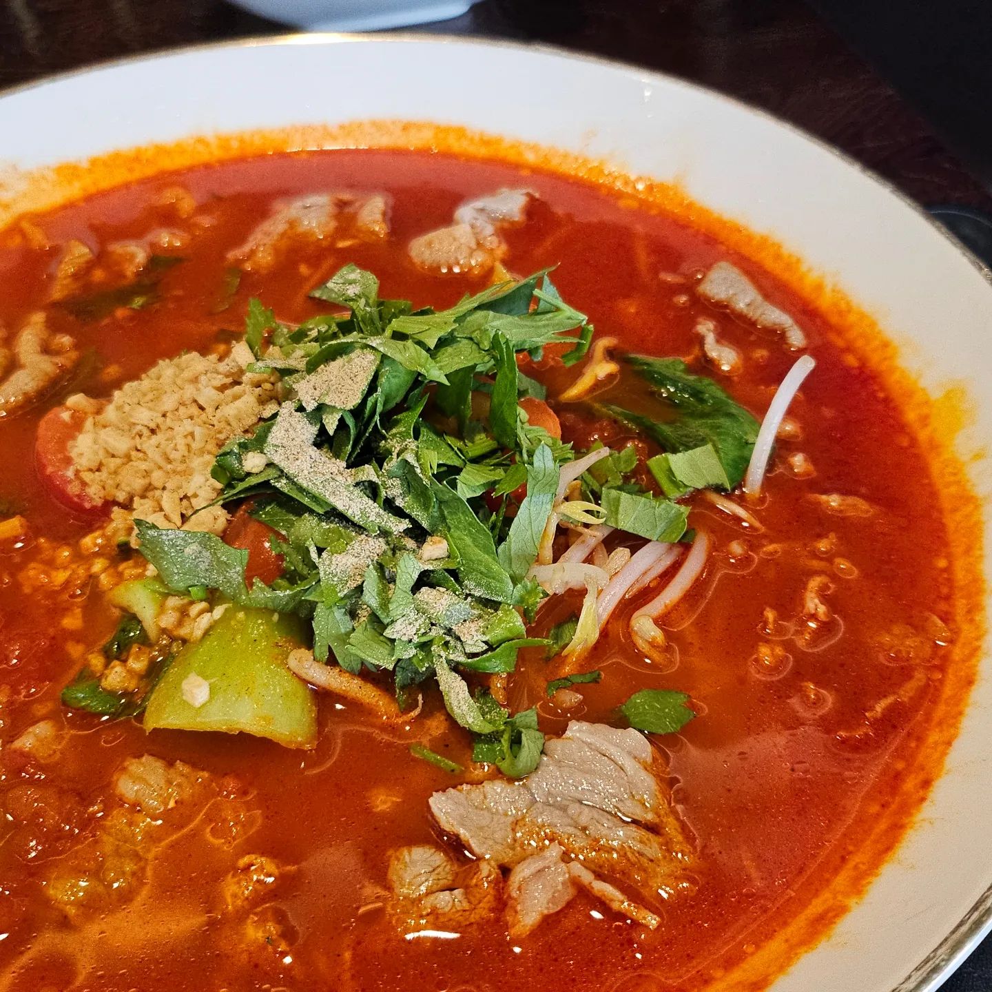 지나치다 보고 생각나서 점심 먹으러 들어갔는데 반해버린 콘타이😀

토마토차돌도 맛있구요,
차돌박이 쌀국수는 담백한 국물이 해장으로 최고일 듯!
쌀국수 먹고 싶을 땐 콘타이로 고고싱🏊‍♀️

#잠실맛집 #잠실쌀국수 #KT송파타워 #송파구청맛집 #콘타이 #콘타이쌀국수 #슈니_잠실