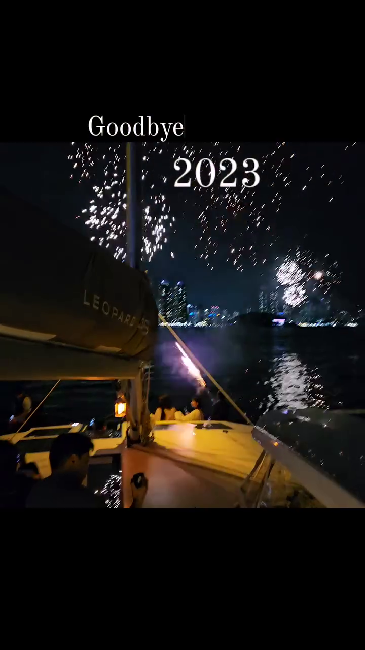정신 없이 눈깜짝할새에 지나가버린 2023년
한 해동안 열심히 계획, 목표 이뤄낸 만큼
2024년도 차근차근 열심히 이뤄가보자 💪🏻🩷

나도 그리고 내가 사랑하는 짝꿍, 가족들, 친구들, 지인분들 
모두모두 2023년 한 해 수고많으셨습니다.
2024년 한 해 건강하고 웃을 일 좋은 일 가득하시구 부우자 되세요🧧

연말&연초 잊지 않구 안부 연락 보내주시는 모든 분들 감사합니다 🙇🏻‍♀️

(근 일년동안 인스타를 못 올렸지만 아주 바쁘게 잘 지내구 있었으니
제 근황 궁금해해주시구 걱정해주시구 응원해주시는 모든 분들
다시 한 번 감사드리며🙏🏻 다시 업로드 시작해볼께요ㅋㅋㅋㅋ🥰)