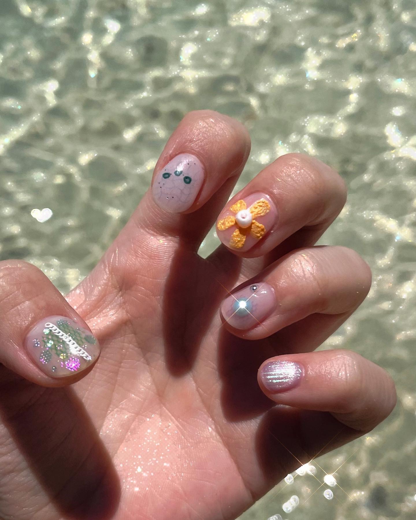 🐠🫧🪸🌊🌀🌸🌴
물에 빠트리는거 제일 싫어하는 쫄보가
인생 처음으로 씨워킹한다고 바닷속에 들어가 물고기도 만지고,
처음으로 패러세일링도 하면서 물에 세번이나 담궈진
스펙타클한 경험을하고 왔다고한다,,,
#kotakinabalu #travelgram#daily