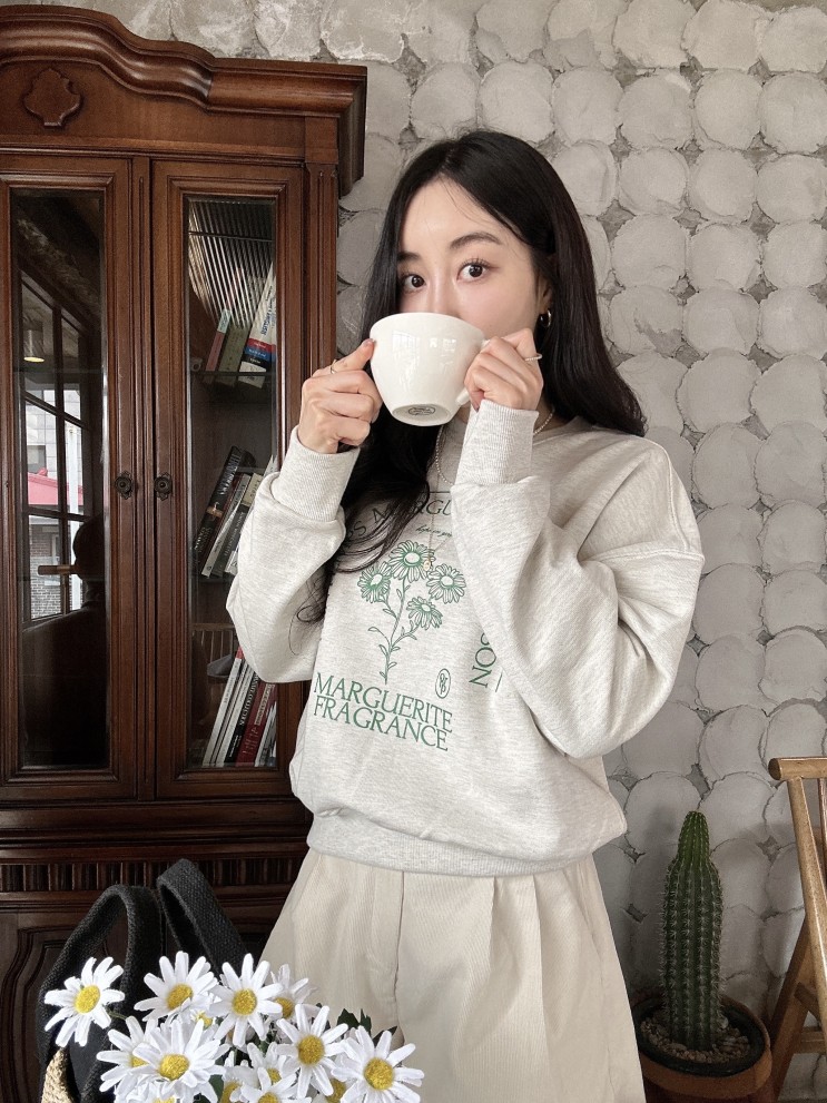 봄을 담은 감성 여자맨투맨 아워호프 마가렛 스웨트셔츠