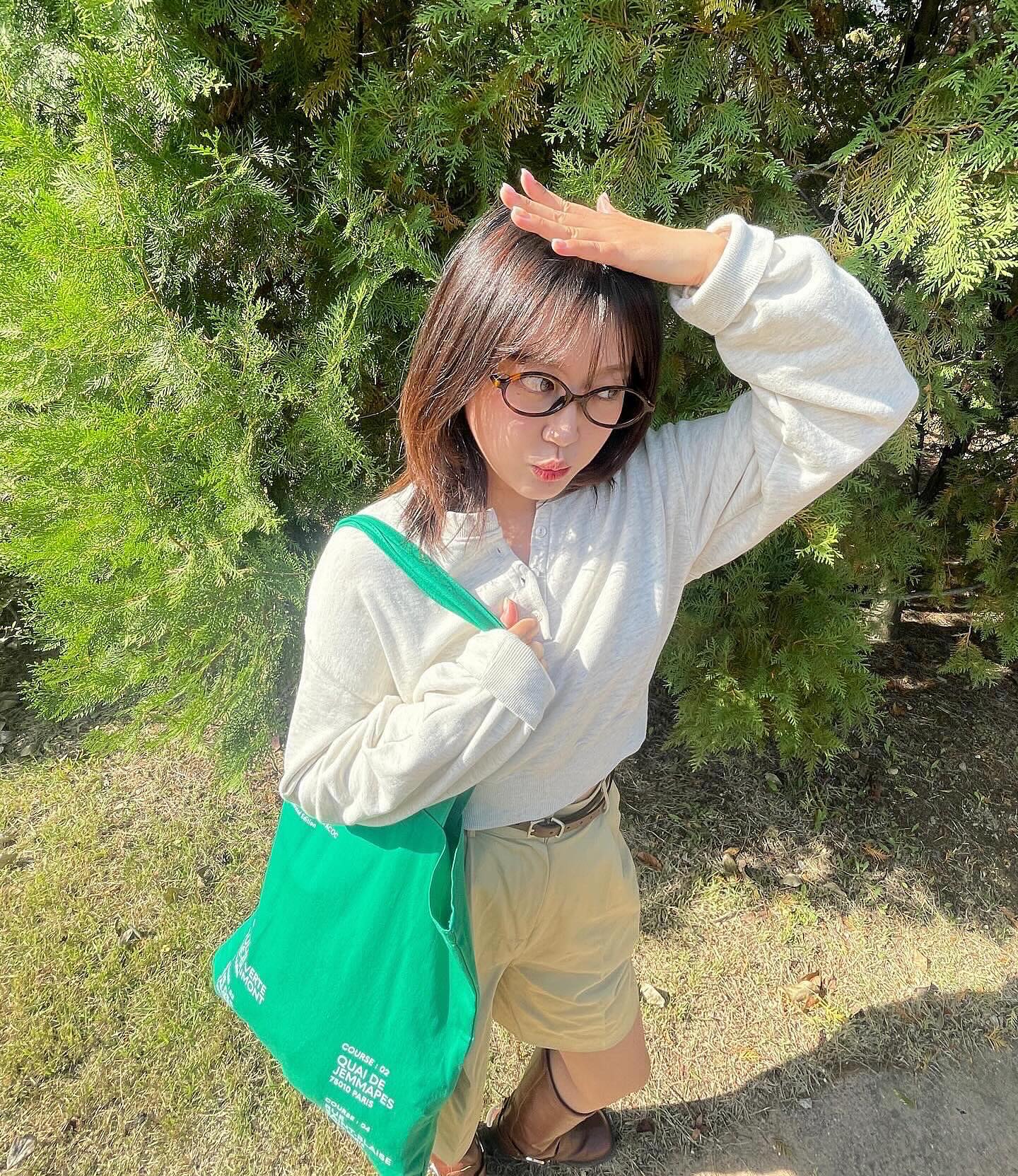 #제품제공 #협찬 #광고

푸릇푸릇한 초록색의 acoc 에코백🌳
포인트 주기 너무 좋은 쨍한 색감이에요.
크기도 작지 않아 보부상들에게 왕 추천!

파리 마레에서 뜨거운 반응속에 진행되었던,
팝업스토어에서 처음 선보인 콜라보 컬렉션을
온라인에서도 만나볼 수 있다고 합니다.

#데일리백 #에코백 acoc_official