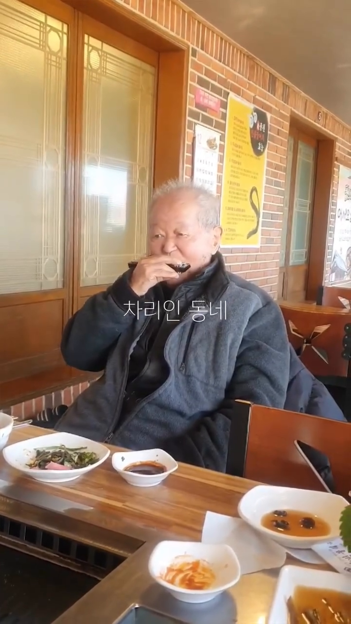편집하는데 자꼬 눈물났음,,
가사와 하모니카 소리가 뭔가 눈물나게 해

권영채 할아버지 오래오래 건강하세요🤍