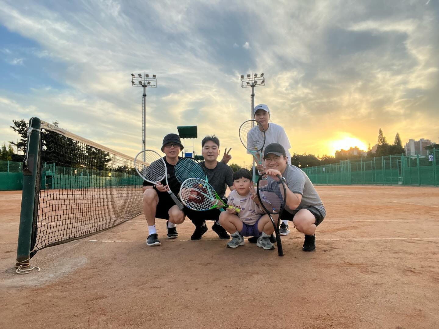 ฅ՞•ﻌ•՞ฅ 
.
.
연휴 3일 연속 
가족들과 테니스🎾
.
.
잘치고 싶다 🔥🔥
동영상은 내가 잘한것만 
😆😆
.
.
#테린이 #테아기 #테생아 
#추석 #시댁스타그램
#🎾 #빡테