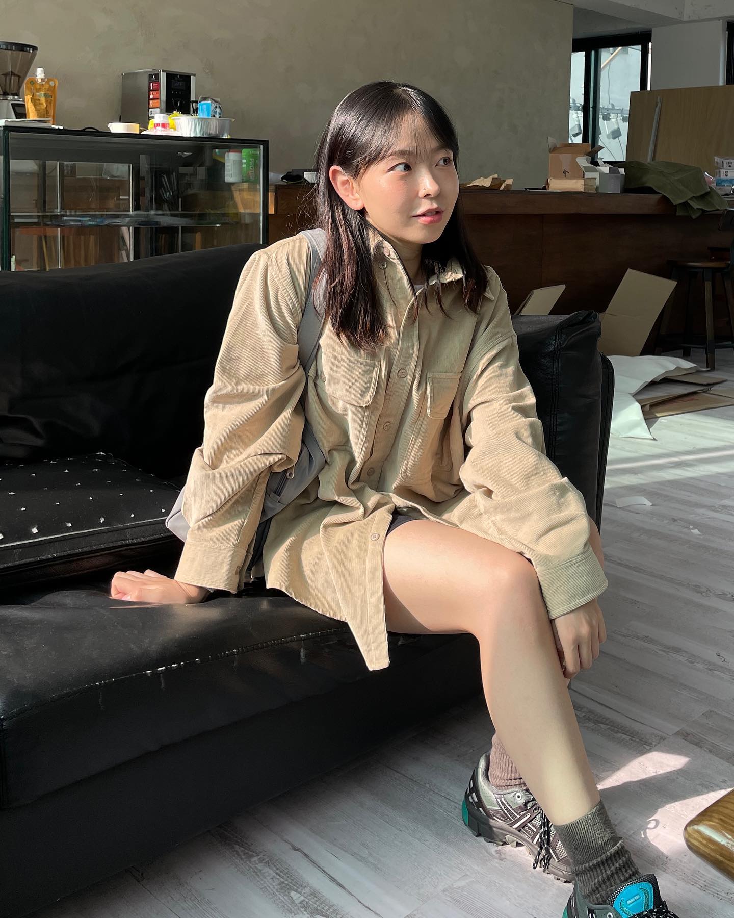 #협찬#셔츠#굿라이프웍스#협찬 #GLW #Goodlifeworks
-
빡시게 일해두 이쁘게 입고싶잖아🐥
-
뻣뻣한 코듀로이 아니구 부드러운 코듀로이라 너무 편했딩 히히
-
울오빠가 입어도 진짜 이뻐서 오빠도 같이 입는즁 🤭