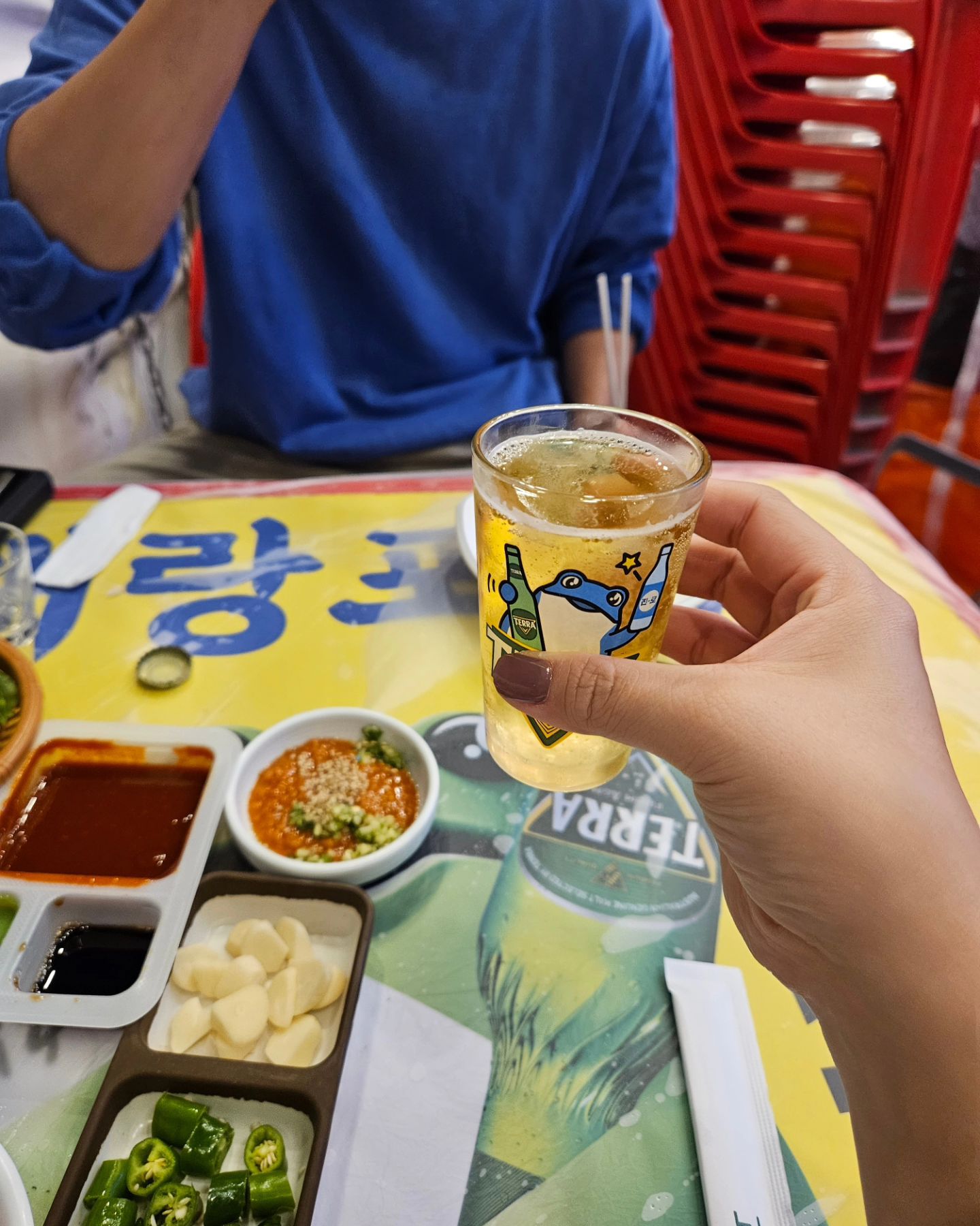 #엄빠지분살짝 
소율이가 외갓집에서 잘 노는 덕분에
엄빠는 사진 잘찍고
소래포구에서 뒷풀이하고 잘놀고있어요🤍

우리 딸 보고싶지만 꾹 참고(?)
내일보쟝❤️ 일찍갈께😁
크으~조타조아👍