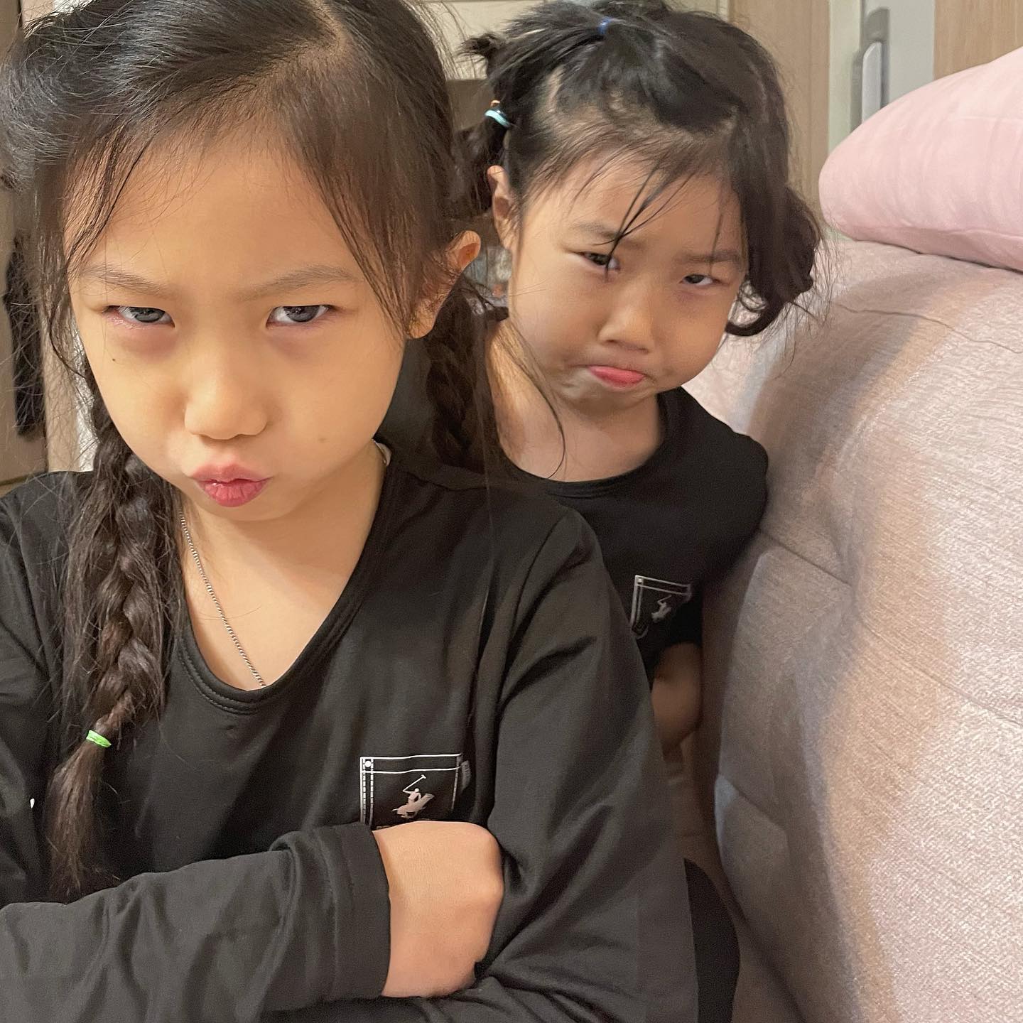 ㅋㅋㅋㅋㅋ
책읽다 표정 따라하기😠

#장꾸들