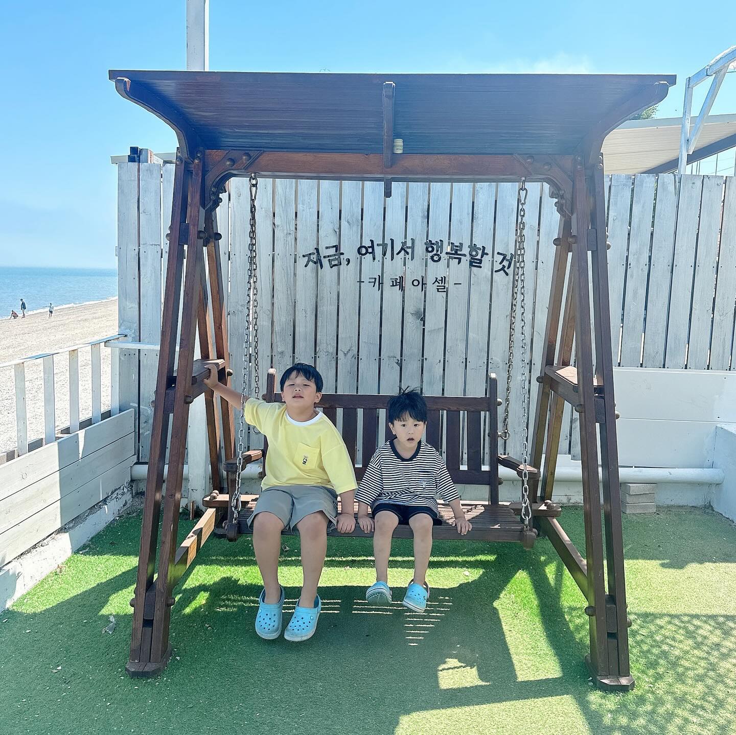 날씨도 좋고 
너희도 이쁘고..
-
-
#대부도 #친구들과함께 #엄빠들도친해지고 #너무좋다 #소라게 #꽃게 #아이들과가볼만한곳 #카페아셀