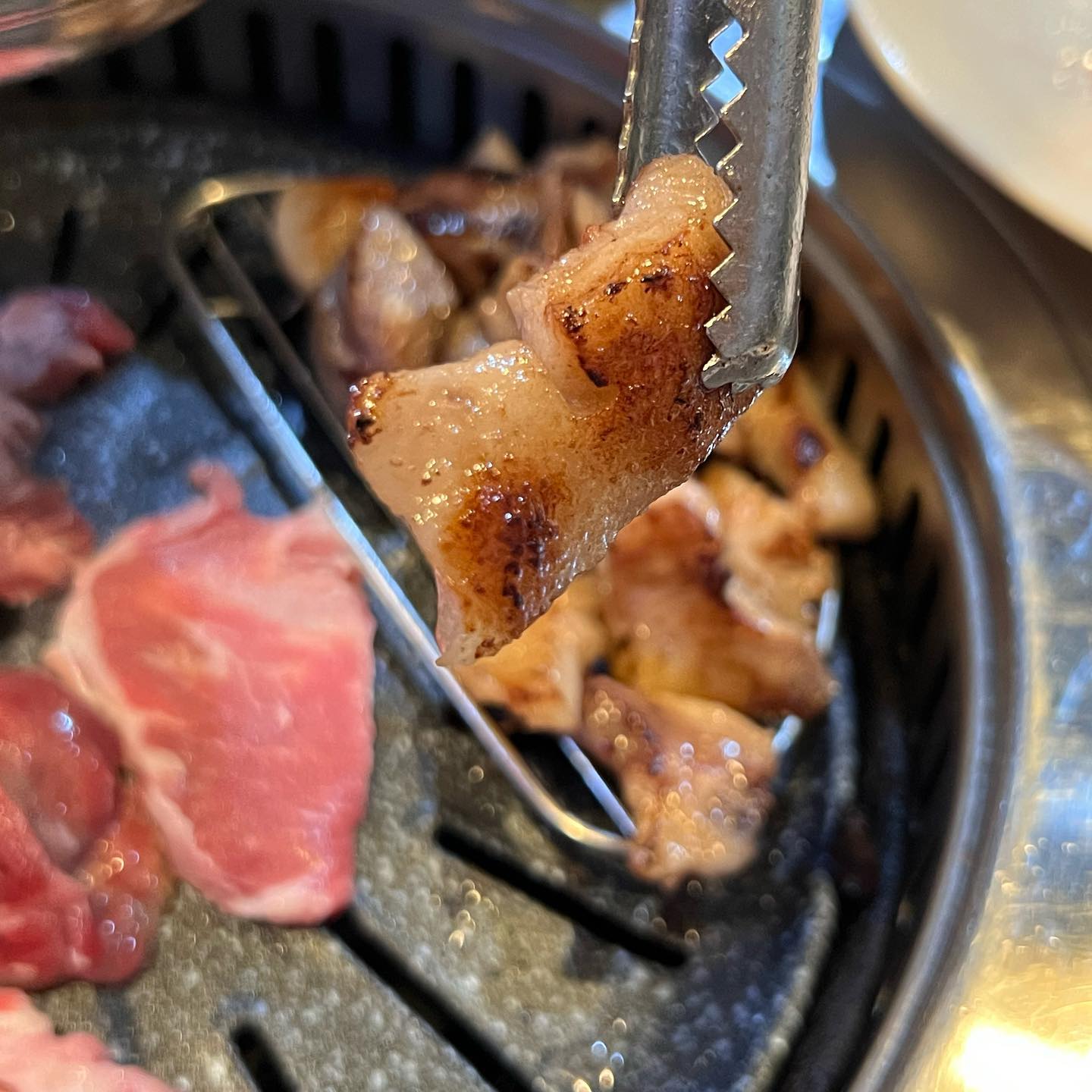 요즘은 삼겹살보다 식감이 다양한 뒷고기가 더 맛있더라구요🤤
고기에서 아삭한 식감이 어떤건지 느끼게 해준 뒷고기, 부위마다 맛도 식감도 달라 먹는 재미가 있어요! 녹진하고 쫄깃한게 제 취향💖

우리집 최애 뒷고기&매운갈비찜
전메뉴 추천! 가성비 최고

📍김해뒷고기&매운양푼갈비찜

#안양맛집 #안양역맛집 #박달동맛집