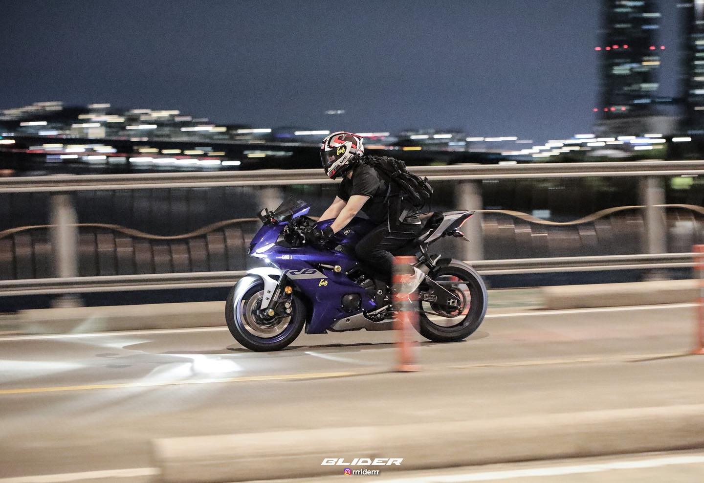 지이인짜 오랜만에 잠수교 패닝📸
.
rrriderrr  블라이더님 감사합니다✨
.
#잠수교 #라이더 #패닝샷 #라이딩 #밤바리 #바린이 #바이크 #알식스 #r6 #취미 #오토바이 #사진 #서울