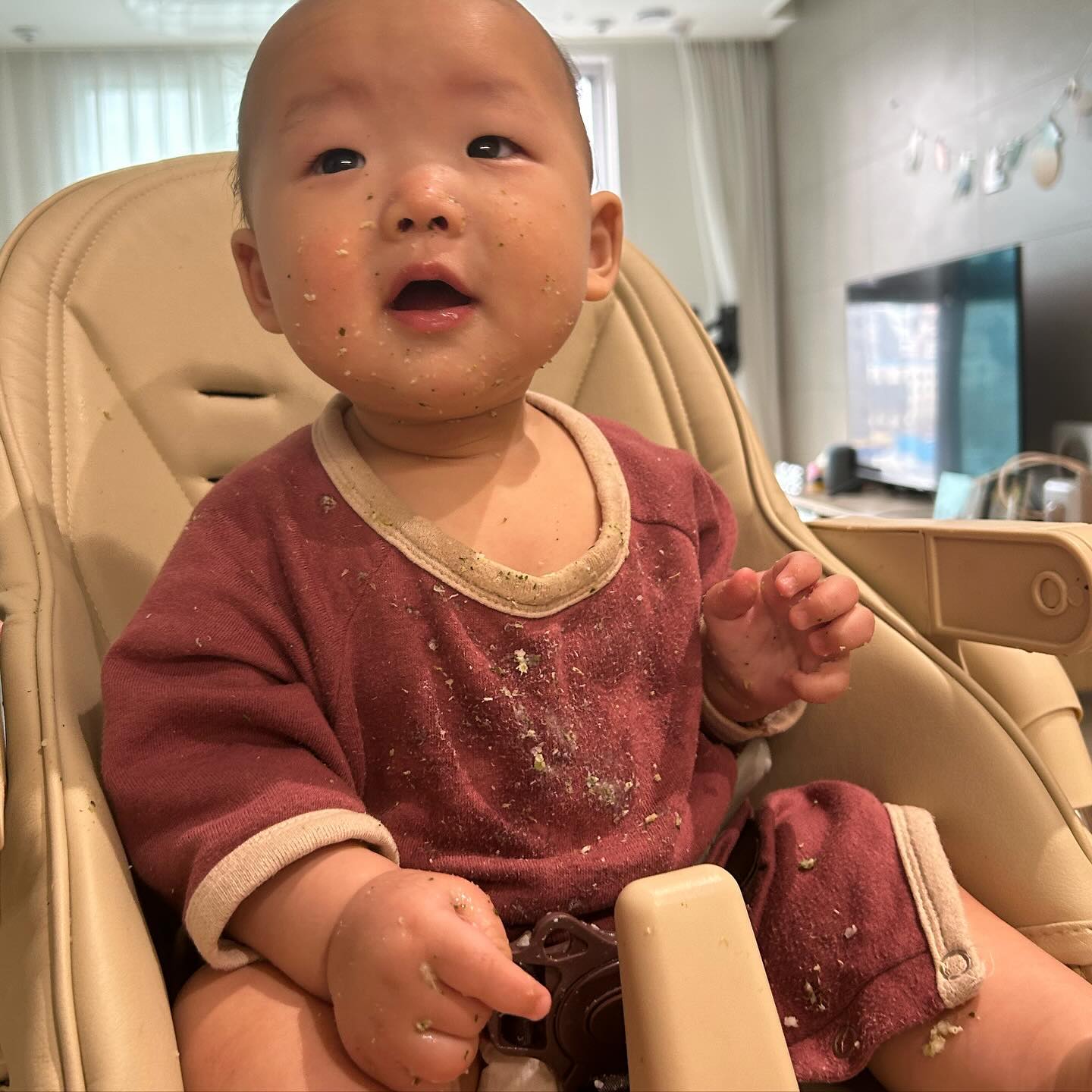온몸으로 먹어야 제맛이죠😌