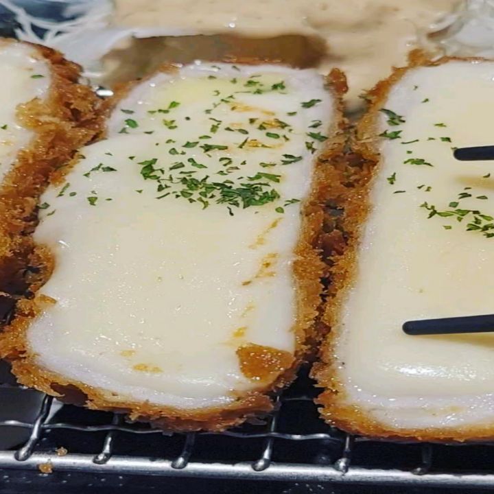 #다크양_협찬 #돈카츠인정

✍️마곡돈카츠맛집 찾는 분들에게 추천 드리는 곳‼️
✍️바테이블도 있어서 혼밥을 하러 오기도 너무 좋은 곳입니다👍
✍️치즈카츠는 치즈가 잘 늘어나고 엄청 고소해요😋
✍️히레카츠는 안심카츠라 부드러운 식감이 최고입니다🤤
✍️카레는 사이드로 함께 즐기기 좋아서 주문해서 먹는걸 추천드려요‼️
✍️돈카츠 소스로 소금 와사비 돈가스소스 겨자까지 있어서 다양하게 즐기기 좋아요👍
✍️바삭하고 부드러운 돈카츠를 즐기러 방문하기 너무 좋은 곳입니다🤗

✔️치즈카츠 12,000원
✔️히레카츠 13,000원
✔️카레 3,000원

🔸️서울 강서구 마곡중앙4로 22 파인스퀘어 a동 106호

#마곡동일식 #마곡동돈까스 #마곡역일식 #마곡역돈까스 #발산동일식 #발산동맛집 #치즈카츠 #히레카츠 #강서구맛집 #마곡동맛집 #먹팔 #먹스타그램 #먹방스타그램 #먹팔해요 #먹팔맞팔환영 #먹소통환영