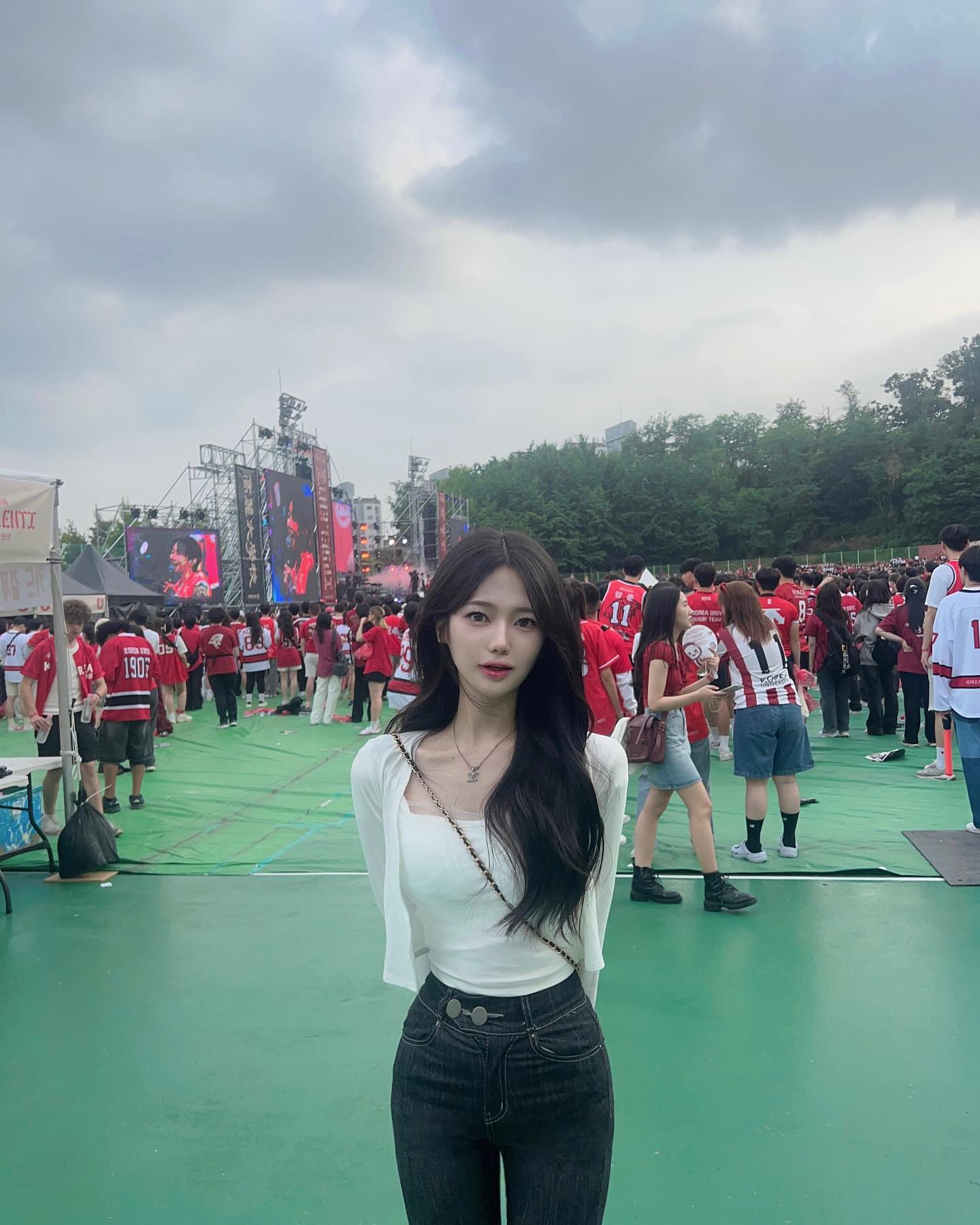 드레스코드 못 맞춘 사람 ✋🏻