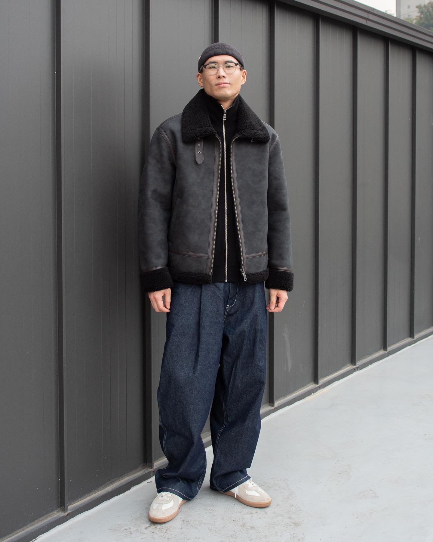 #광고
.
.
🧥 브렌우드 - essentials 에코 무스탕(182/72, 블랙 105 착용)
코오롱 브렌우드 브랜드다운 고품질의 비건 무스탕!
디자인도 예쁘고, 실루엣도 예쁘고, 가격까지 합리적이라 많은 이들에게 제안하고 싶은 아이템이에요!
빈틈없이 차있는 양모 덕분에 보온성이 너무 좋아서 땀이 다 날 정도네요.
한겨울에도 브렌우드 에센셜 에코 무스탕으로 따뜻하게 스타일 살려봅시다!
brentwood_official 
.
.
#브렌우드 #무스탕 #에코무스탕 #비건무스탕 #brentwood #남자무스탕 #무스탕추천 #브렌우드무스탕 #블랙무스탕
