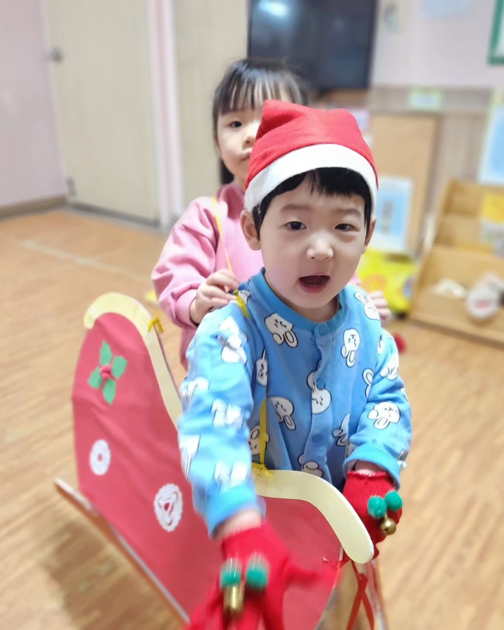 231219 +1097
선생님 핸드폰 기종 그것이 궁금허다
내눈에 예쁘니까 피드박제하기 💖