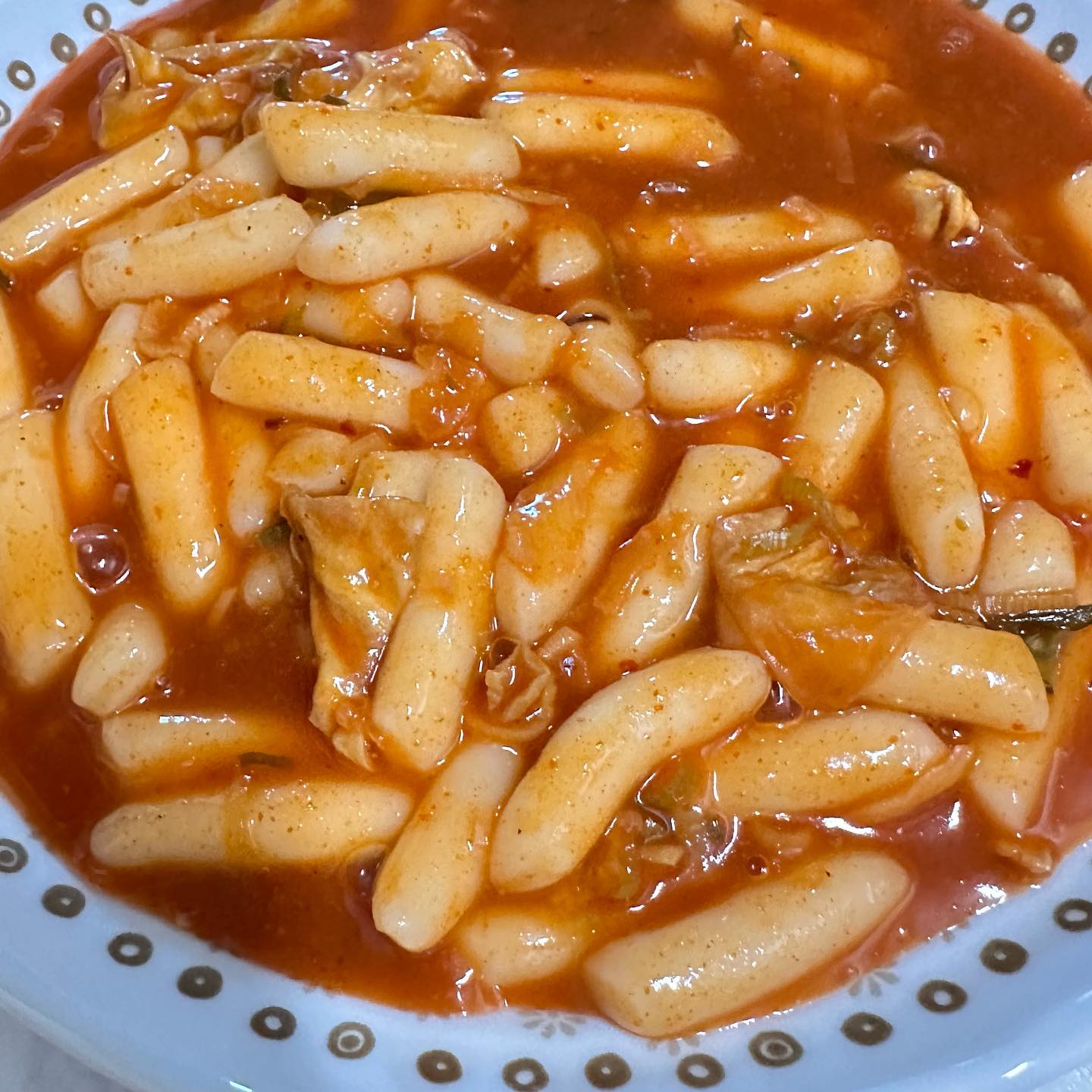 #협찬 

지난번에 먹어보고 맛있었던!
우리들녁식품 한국인의떡볶이는!
호불호없이 먹을 수 있는!

매콤한 맛으로 대파나 양배추를
추가해서 먹으면 맛있고
치즈나 라면사리 더 추가해도 맛있을 것 같아요.

조리방법은 팬에 모든 재료 때려 넣고
센 불로 끓이기만 하면 되는데!
요리초보도 맛있게 떡볶이 만들 수 있는!
떡볶이밀키트!

구매는  https://smartstore.naver.com/mlocalfood

#바로COOK #우리들녁식품 #한국인의떡볶이 #떡볶이 #간편조리 #밀키트 #
원팬요리 #건강밥상 #든든한한끼 #간단완성 #10분이내