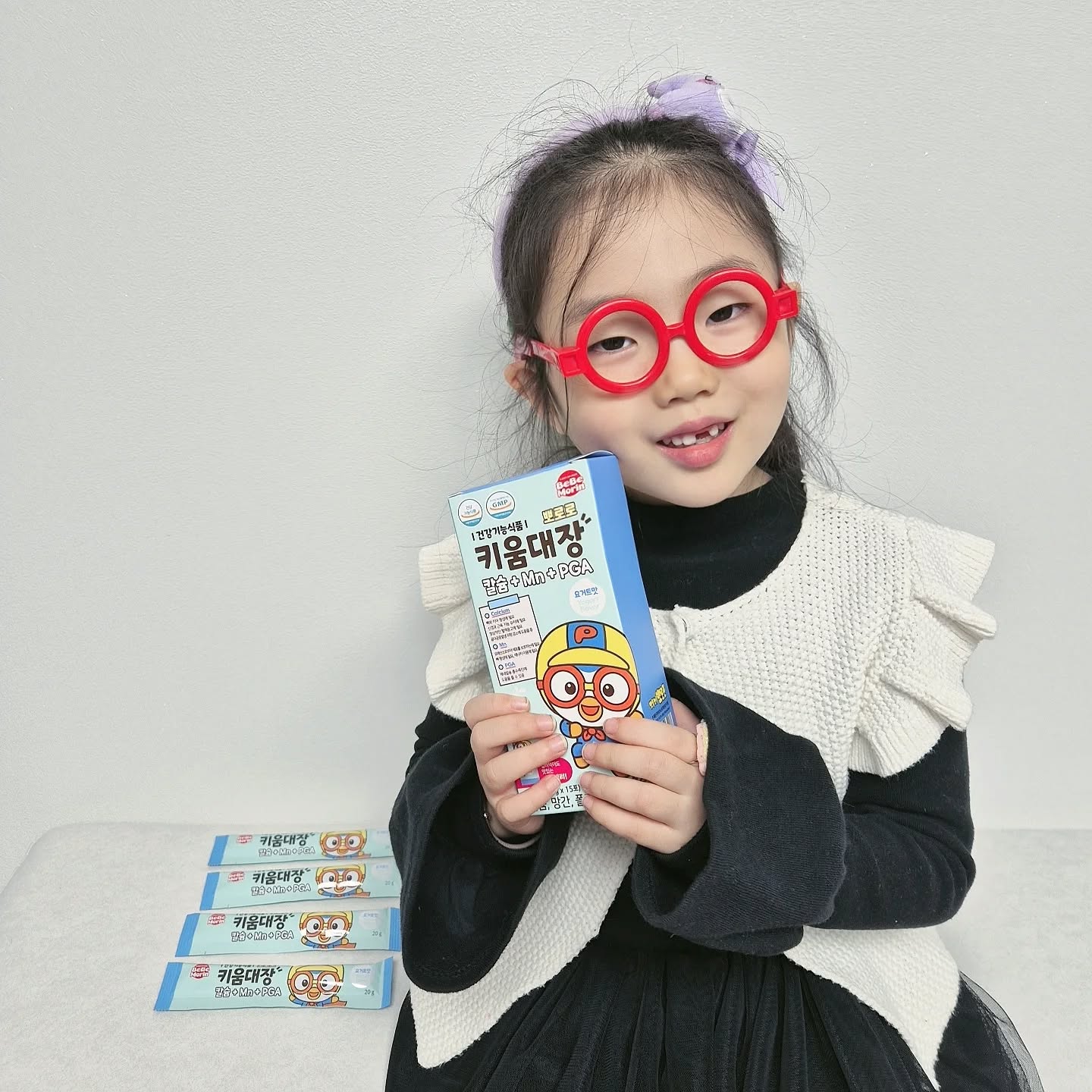 #협찬

요즘같은 추운날씨에 우리아이 면역력은 더 떨어지고
감기와 바이러스에 취약한 딸이라 늘 조심스럽고
아플까봐 두근두근하는데요😁

우리아이 면역력을 올려주고 맛있게 먹을 수 있는 #뽀로로키움대장 

간식처럼 먹는데 기능성원료가 듬뿍들어있는데요❤️
CA(칼슘), Mn(망간), PGA(칼슘 흡수 촉진)

상큼달달한 요거트맛이라 너무 맛있다고 잘먹어요.

개별포장되어있어서 휴대하기좋고
외출시나 여행가방에 쏘옥 넣고 다니며 챙겨가기쉽네요❤️

우리아이 면역력과 건강을 생각해서 꼭먹어야겠어요.

💟이런아이에게 추천해요!!
✔️균형적으로 영양분을 섭취못하는아이
✔️건강한 간식으로 맛과 영양까지 챙기고 싶은아이
✔️음식섭취가 잘안되는아이

📍스틱젤리 하나로 더맛있고 건강하게!!
📍무수분 젤리로 더욱위생적이고
📍식감도 있는 맛있는젤리!!
📍완전 강추합니다.

taeyanglh

#면역젤리추천 #뽀로로키움대장 #우리아이영양간식추천
#맛있는젤리스틱 #무수분젤리 #아이간식 #환절기필수템
#어린이비타민 #육아필수템