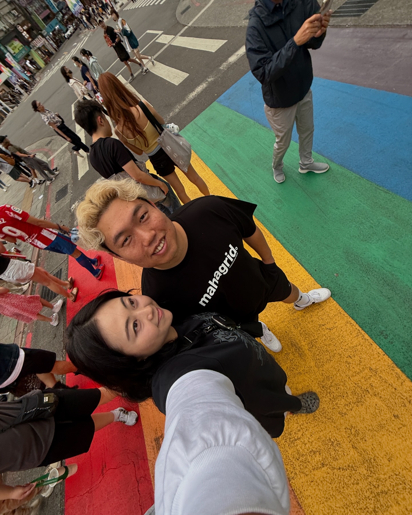 결혼5주년 기념으로 다녀온 대만
결혼기념일을 맞이하여 둘이 팀 먹고
대회 1등 하고 오자 하여 계획되었는데
더블즈의 기대는 저 멀리 say goodbye했지 뭐야
그럼에도 불구하고 가끔 우리에게 닥쳐왔던
고난을 이겨내고 엄청난 행군으로 전우애 잘 쌓고왔다
사랑한다 친구야 그리고 내 편아
⠀
자, 그럼 우린 오늘부터 쓴것보다 더 벌어보자!!
⠀
⠀
#대만여행 #전우애부부 #부부스타그램일까 
#우정스타그램일까