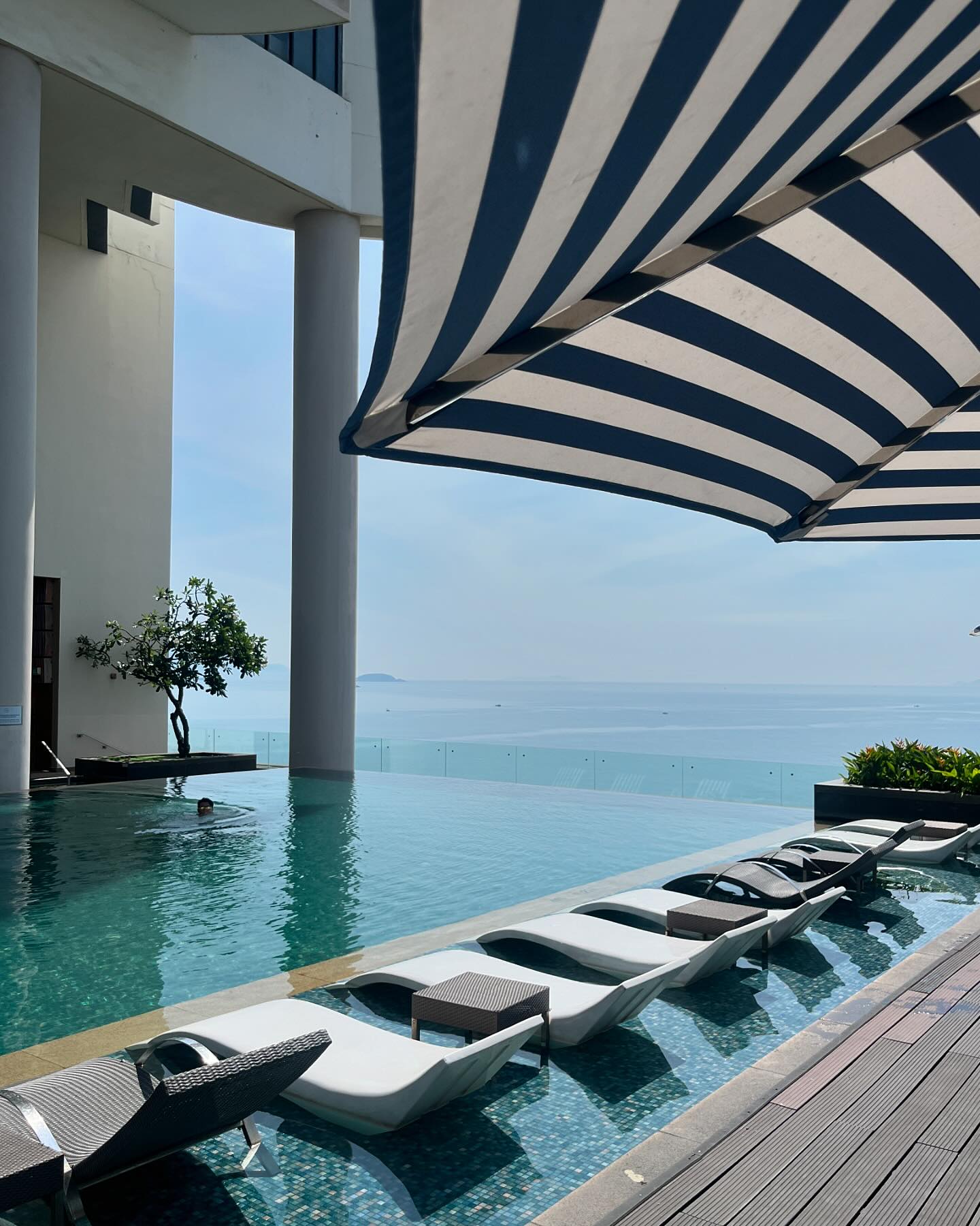 (💛)

워크숍가서 자유시간에 수영하는 사람이 어딨어
: ? 여기 있는데요 + 미니언zㅐ운 🏊🏻‍♀️🏊🏻‍♂️🫧