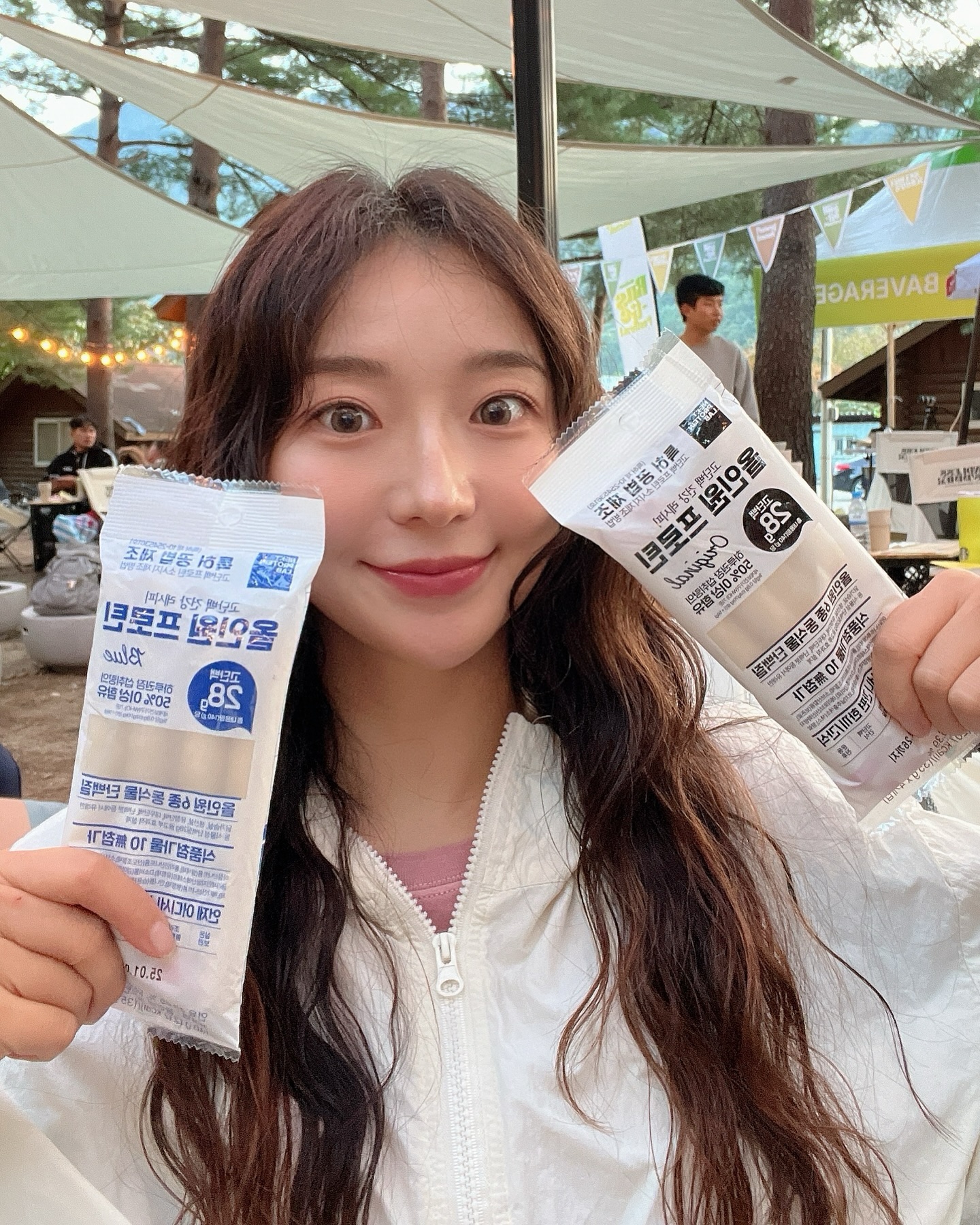 #협찬 #광고

매앤날 여기저기 쏘다니는 나🙋🏻‍♀️
단백질 잘 챙겨먹으려고해도 챙겨다니기가 쉽지 않은데,
실온보관으로 조리하지 않고 바로 간편하게 섭취할 수 있는 고단백소시지 발견😎!! 간단한 식사로도 간식으로도 운동전후에도 굿굿👍

6종 동식물성 단백질이 골고루!! 일일섭취량의 50%(28g)나 들어있고, 207칼로리밖에 안 되는데다가

식품첨가물 ZERO (10무첨가),+ 구운소금, 유기농황설탕, 포도씨유, 프락토올리고당 등 좋은 원료만 사용해서 건강하게 먹을 수 있어요👍👍

#넥스트프로틴랩 #고단백건강레시피 #올인원프로틴 #식품첨가물무첨가 #고단백소세지 #한끼대용 #고단백간식 #다이어트식단 #실온보관 #조리불필요 #단백질 #프로틴 #단백질쉐이크 #다이어트 #헬스