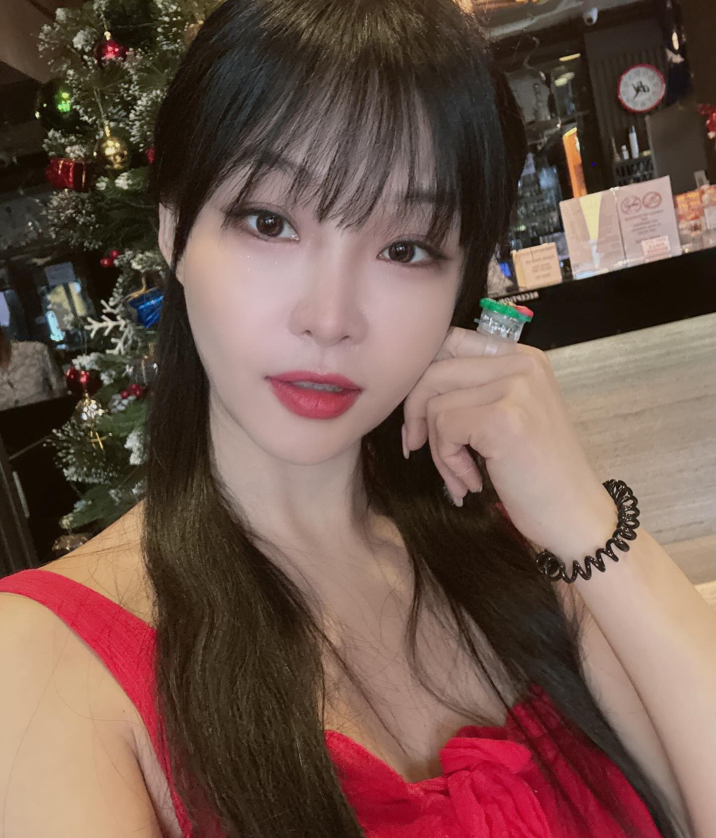 새해 맞이 얼굴형 탄력 + 라인 관리 필수죠 ?
한 살 더 먹어서 한 번 더 관리 해야합니다 (눈물)
강남역 도보로 3분 거리에 위치하고 있는
유명한 피부과가 신관을 오픈 했더라구요 .
그래서 올 해 첫 인모드 포마 하러 고고.!!
⠀
미술관 컨셉의 미디어아트가 다양한
인테리어가 눈에 띄고,
AI 커피로봇의 커피 머신이 계속 눈길을 끌더라구요
신기해서 대기하면서 저도 마셔봤어요.
⠀
해외 여행 가기전 예쁜 사진을 위해 !!
#인모드 + #아몬드필 #내돈내산 으로
다 받고 왔어요 .
⠀
1/17까지 일부 인기 시술 항목 
20%할인 진행 한다고 해서
강남점 카톡 친추하고 눈여겨 보는데
꽤 가격이 착해요 !
전 무조건 가격 비교 하고 합니당 !
LDM 받고 싶어서 이벤트 찬스 기다리는 중 ㅋㅋ
⠀
#피부과 #피부과추천 #강남피부과 #강남역피부과 #인모드 #인모드포마 #얼리버드 #얼리버드이벤트 #1월이벤트 #새해이벤트 #2024 #피부과이벤트
⠀
⠀
