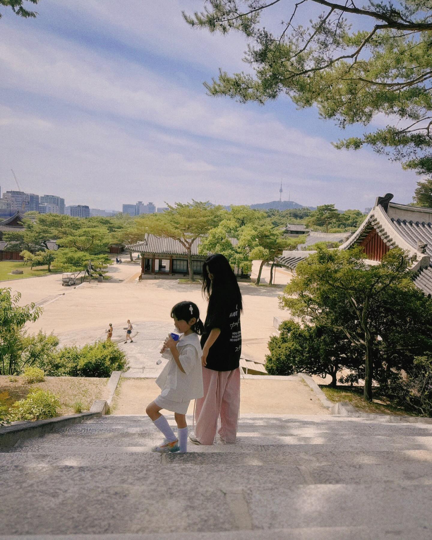 🌈 지난 주말 오빠의 정성을 담긴 사진 피드 예약하고 잤는데
하나만 올라가서 당황스러웠네요 😬
요즘 인스타 신기방기 🙄. . 

#아역모델 #어린이모델 #아이와가볼만한곳 #근교나들이 #창경궁 
#슈아슈슈 #세일러셋업 #코코아로하