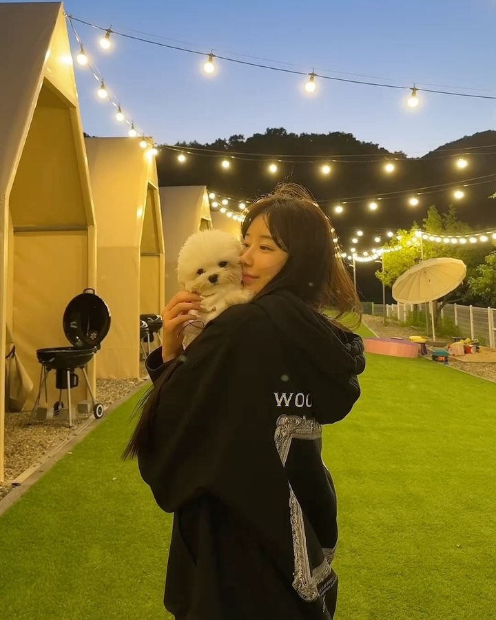 오후 3시 느지막이 눈뜨고 급 양평
지후니랑 울언니랑 예비형부랑 먹부림 & 우다다 🐶🐾

밤은 아직 쌀쌀해서 불멍하기 좋고
새로 생긴 곳이라 깔끔하고 여유로움
준비물 필요없음 BGM 기분 모찌해짐
앞에 계곡있음 샤워실도 있음 화장실도 깨끗
#비앙드팜 #애견동반 #글램핑 #양평

이렇게 완벽한 곳은 또 어찌 알았대😏♥️