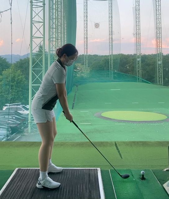 변세화 on Instagram: "안녕하세요 :) 더운 여름철 자외선으로부터 모두의 피부를 지킬 수 있는 스타킹을 소개시켜드리려고해요😳44부터99까지 누구나 편하게 착용가능한 마른파이프 스타킹 !
