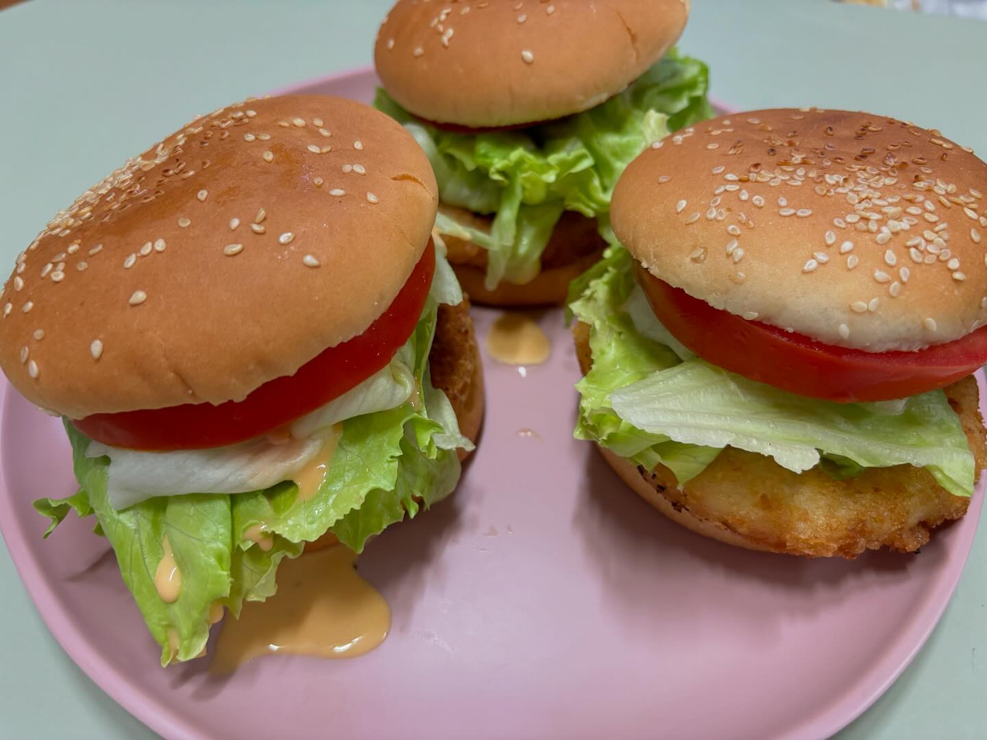 내가 만든 새우버거
몇일째 만들어 먹음
시먹는것보다 너무 맛있어서
쌤들것까지 만들어 가져감 ㅎ
.
.
.
#홈메이드#홈쿡#새우버거#간식#좋아요