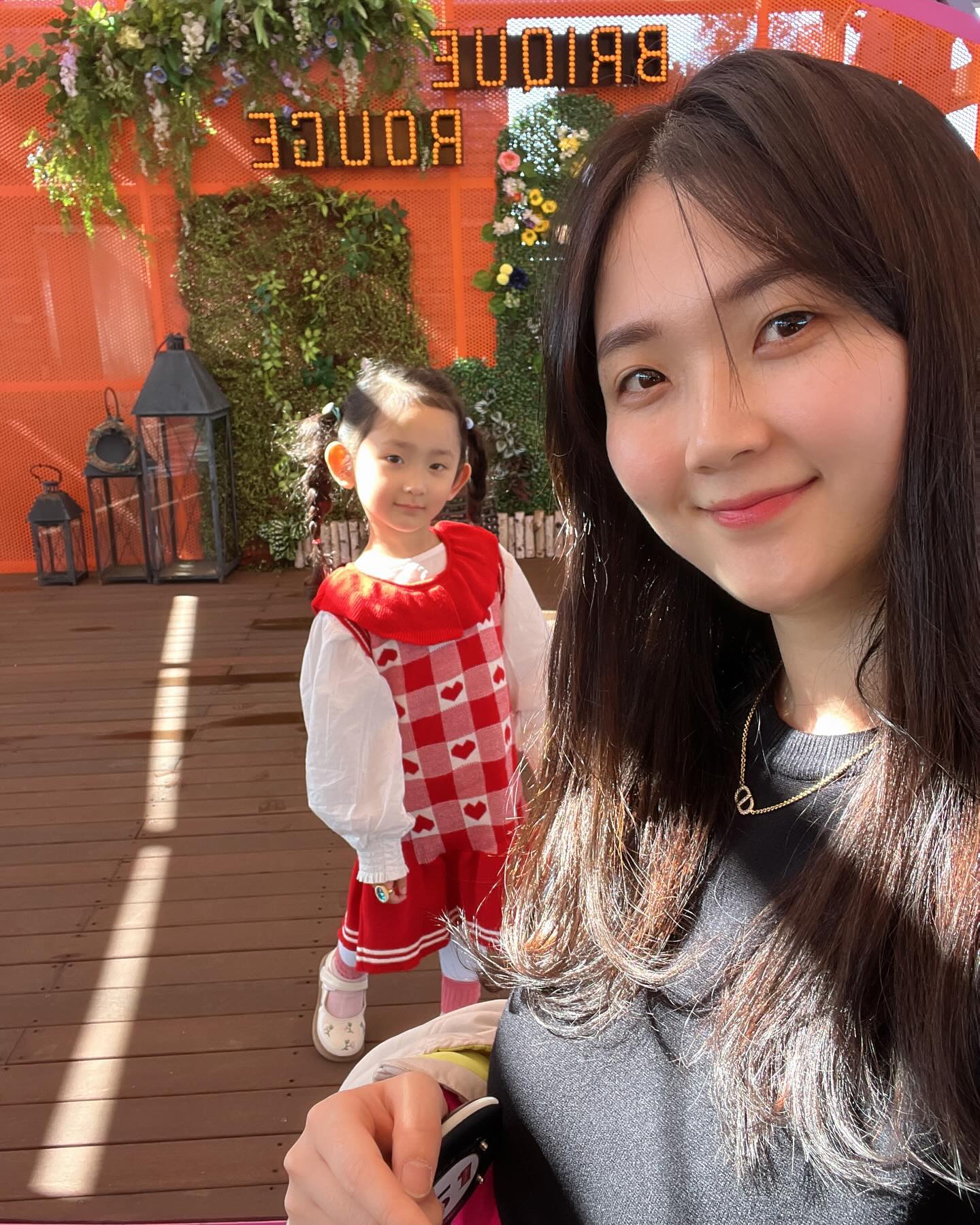오랜만에 오붓한 주말데이트❤️

일주일 내내 야근하느라 하루 한두시간밖에 못봐서 일어나자마자 준비하고 나와서하는 데이뚜

지금은 키카에서 열심히 모래놀이중인너어❤️
다들 즐주예욤🙌🙌

#주말데이트 #아이랑데이트 #브릭루즈