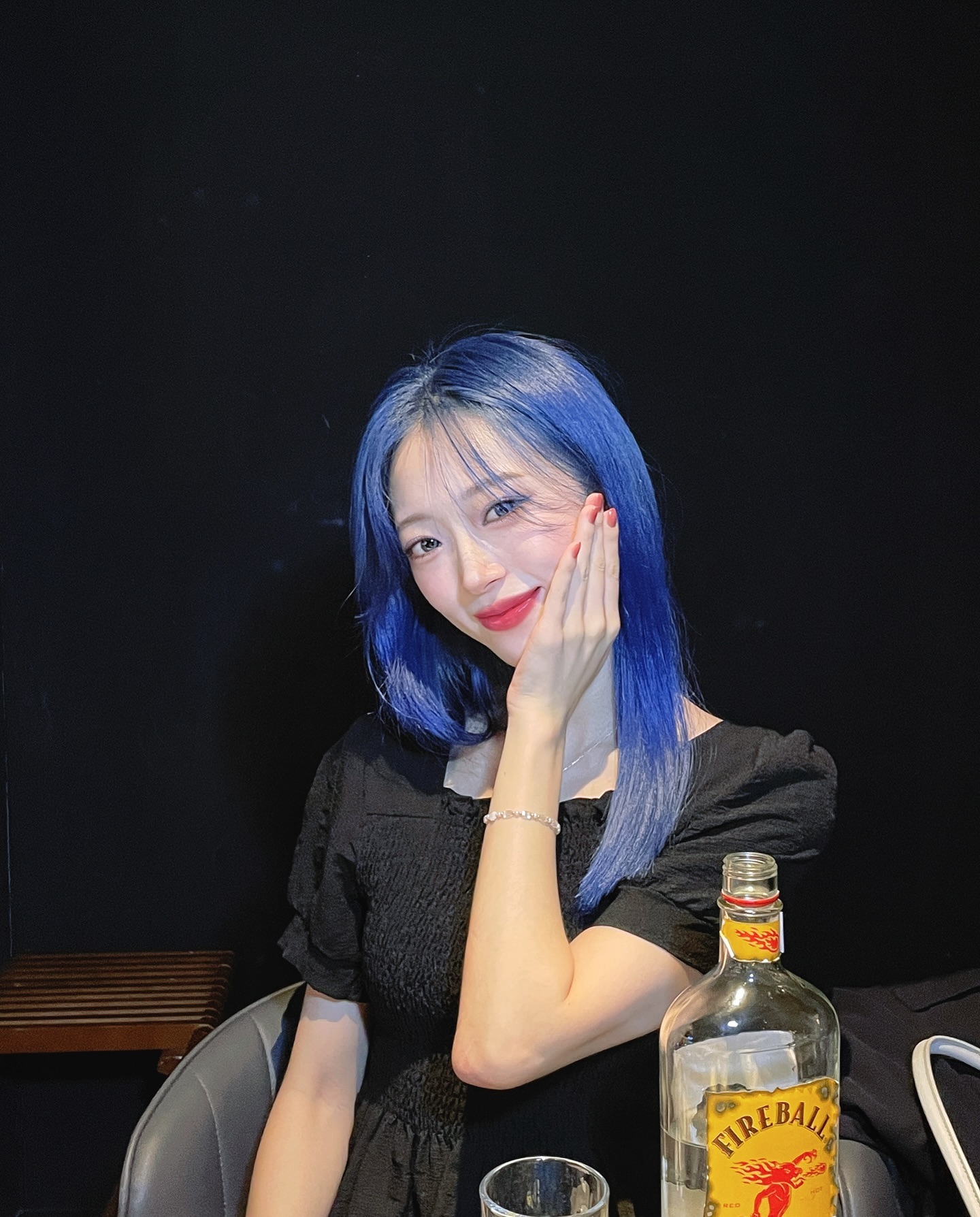 Midnight 💙🖤

.

#selfie #셀카 #셀스타 #얼스타그램 #데일리룩 #헤메 #데일리그램
#블루헤어 #블루염색 #블루염색추천 #미드나잇블루 #탈색염색