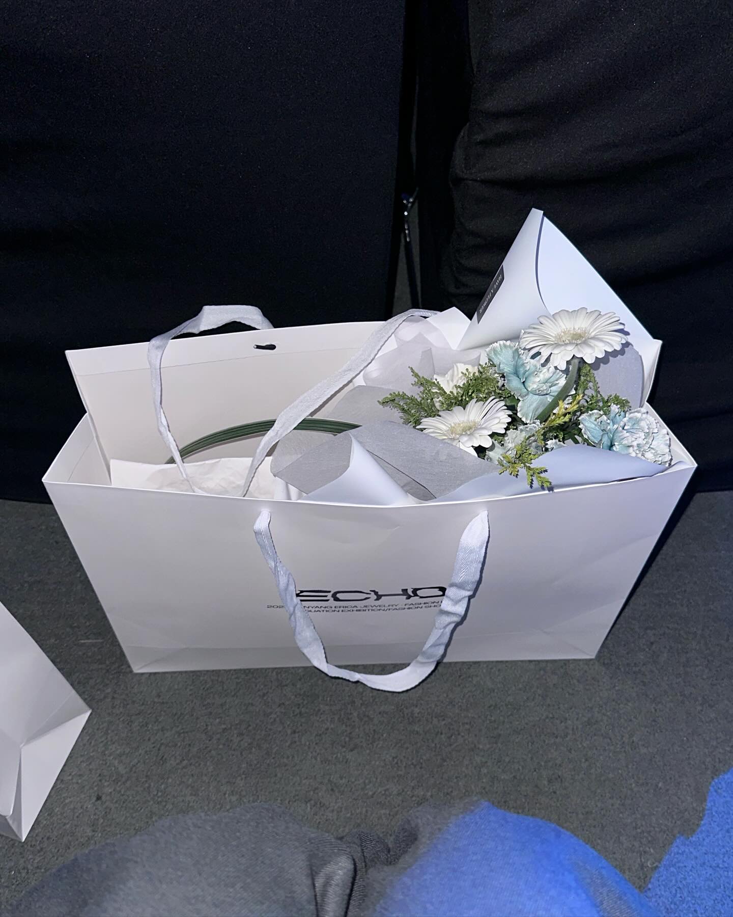 그대들덕에 향기로왔던 기억 가득이네요 💐