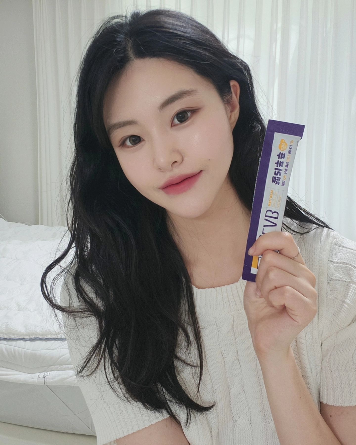 여행갈 때 꼭 챙겨가는 #마그랩 #슬림피치 #젤리푸푸 🫶
요즘 화장실도 자주 못 가고, 몸도 무겁고 라인관리가 시급한데요
여행가서 많이 먹을 때 요 제품들과 함께하면 엄청 든든하더라구요ㅋㅋ
젤리푸푸는 배변 활동에 도움을 주는 망고맛 젤리에요!🥰
마그네슘하고 식후 혈당 억제에도 도움을 줘서 매일 챙겨먹고 있어요ㅎㅎ
저희 엄마가 혈당 관리가 필수라 같이 먹는데 너무 좋아하세요
젤리형태라 식후에 간식처럼 먹고 있는데, 
하루에 1포만 먹는 게 아쉬울 정도로 맛있어요ㅠㅠ
슬림피치는 라인 관리에 좋아서 아침에 눈뜨면 바로 한포 먹는 중!!❣️
복숭아 맛이라 그냥 먹어도 맛있고, 물에 타서 마셔도 맛있어요!! 복숭아차 먹는 느낌?!
둘 다 스틱 형태라 가방에 쏙 넣어서 들고 다니기도 편해서 너무 추천해요ㅎㅎ
이번에 바베큐 먹으면서 친구 줬는데 먹어보더니 한박스 뺏김..ㅠ0ㅠ
✅마그랩 젤리푸푸: 쾌변! 식후 혈당 관리! 마그네슘!
✅마그랩 슬림피치: 라인관리!
올리브영에서 5월 26일까지 기획전 중이니, 지금 저렴한 가격으로 만나보세요!
#동화약품 #건강기능식품 #혈당 #라인관리