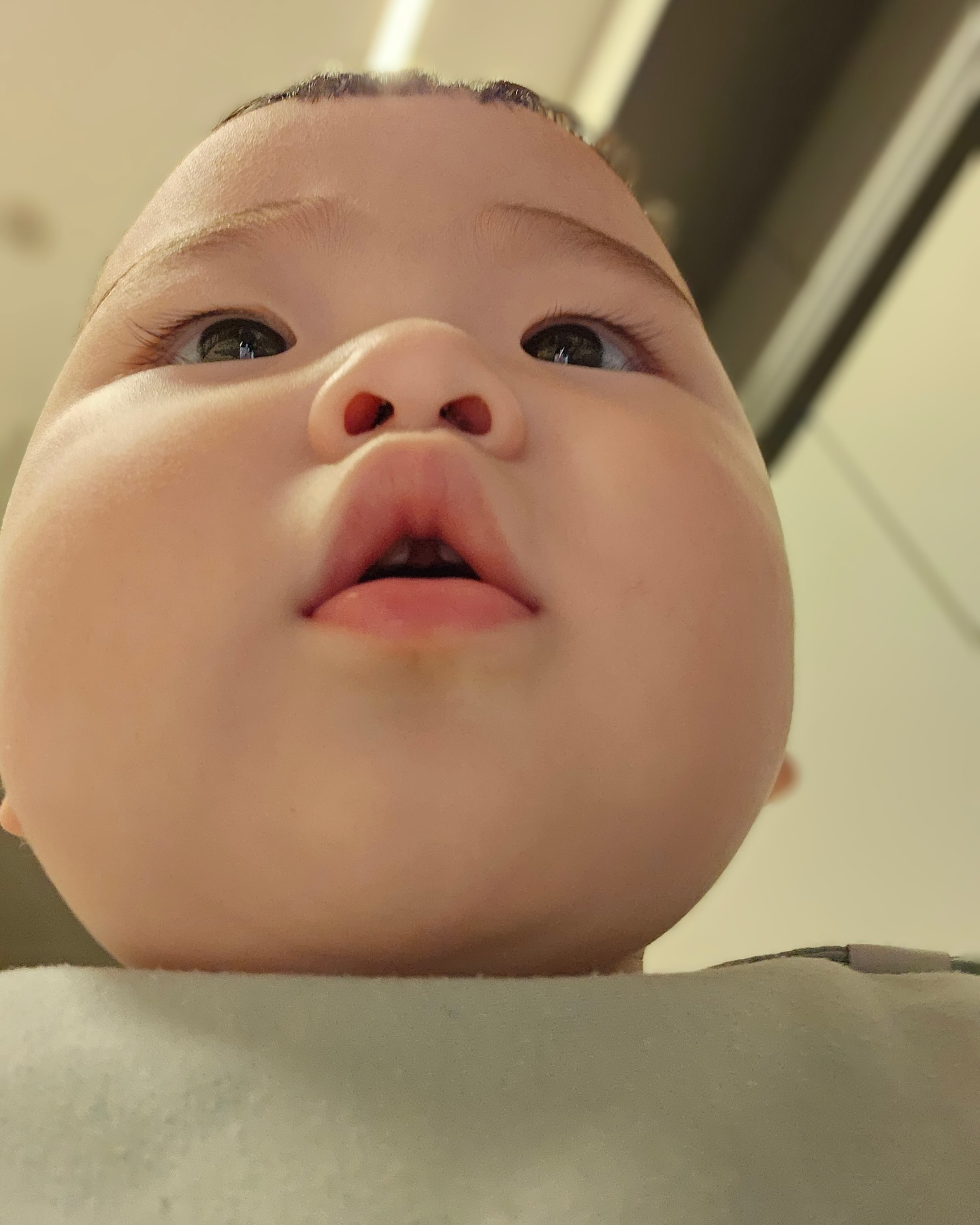 D+321
셀카 찍어 놓은 도하🤳
부담스럽고 귀엽다🩷

#육아 #육아스타그램 #baby #boy