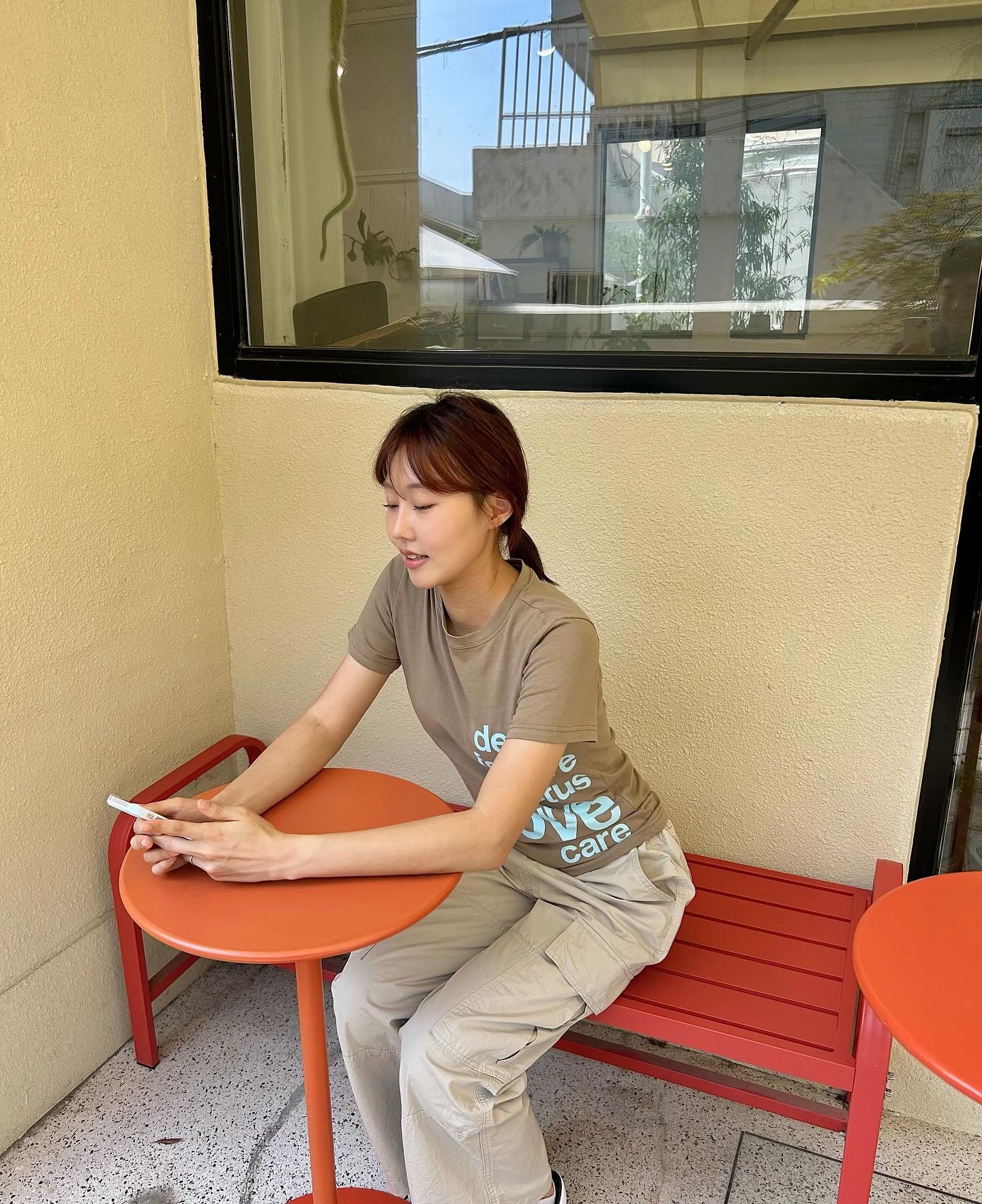 ⠀
제발... 화면 좀 보고 찍으라고..⠀
어떻게 50번 찍는데 하나만 ⠀
제대로 나온거지..? ㅋㅋㅋㅋ⠀
⠀
남자친구 사진실력 높이는 꿀팁좀여,,😅⠀
⠀
근데 뭐라고 못할게 나두 카메라 앞에선 뚝딱거림 ㅋㅋㅋ⠀
심지어 두번째 사진은 나 어디봐? 👀⠀
⠀
⠀
# 그래두 50번 만에 사진 건지기 선공⠀
# 사진 잘 찍는 남친만들기 프로젝트⠀