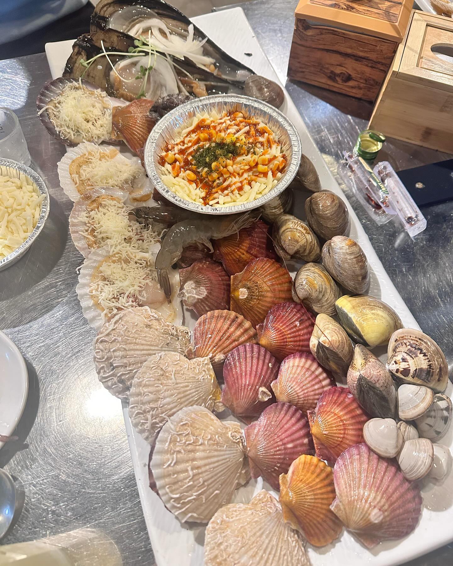 역 바로앞이라 자주가게될거같은?
왜이제알았지? 

비오는날 낭만있게
#조개구이 #맛집