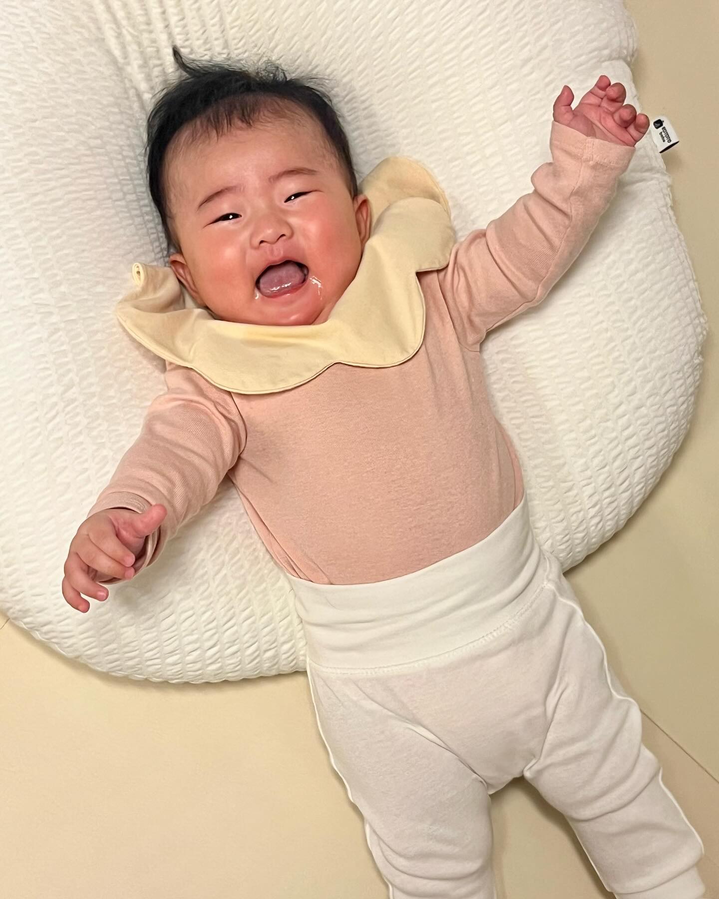 ⠀
배불러서 기분좋아 역방쿠 탈출👶🏻
우리세라 점점 뚱보가 되어가려나봄
+155일 8.2kg 100명중 3등👍🏻
다 키로가라아아아아아💛⠀
⠀
⠀