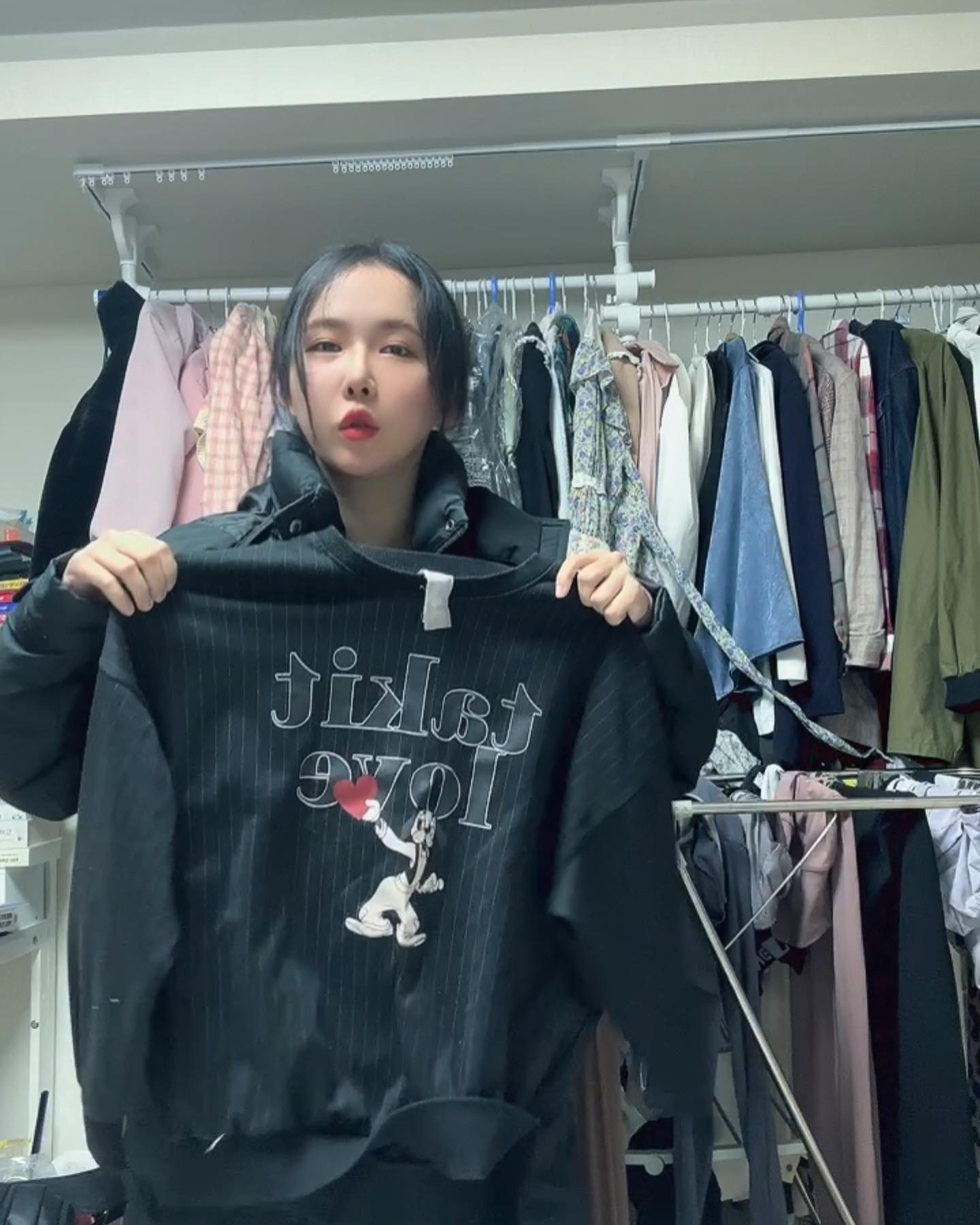#협찬
내가 에잇세컨즈 알바가 된다면?
제 연기 어떤데요 ㅋ .. ㅋㅋㅋㅋㅋ
사실 옷가게 알바해본적 없움 🙄

이번에 알바몬에서 알바 성향 테스트가 나왔다고 해서 제가 또 못참고 해봤는데요
역시 저는 엔티제 그잡채인가봐요~
MBTI랑도 밀접한 관련이 있는 테스트더라구요

”무족권 1등 부스터“란 ABTI가 나온 저는 에잇세컨즈 알바를 추천받았숩니다 ㅋㅋㅋㅋ
지금이라도 한번 해봐야 하나 요고…?

12문항밖에 안돼서 체크하다보면 금방이에요
테스트 결과에 따라 맞는 알바를 추천해주니까 다들 어떤 알바가 잘 맞는지 재미삼아 해보셔용
테스트하구 나면 지금 이벤트중이라 선물뽑기도 할수있더라구요

친구한테도 공유하고 선물도 뽑고 내 알바 성향도 알아보러 GoGo~~

[참고 사이트]
알바몬 https://www.albamon.com/ 

#협찬 #알바성향테스트 #알바테스트 #ABTI #나프로파일링테스트 #알바유형검사 #알바몬 #알바몬테스트 #MBTI #mbtitypes #mbti유형 #엔티제 #entj #엠비티아이 #성격테스트