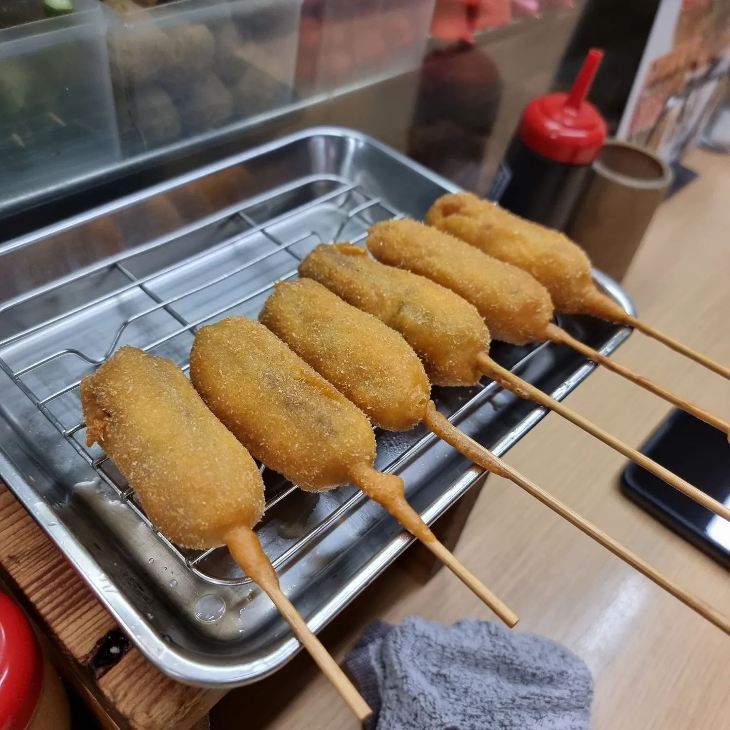 #쿠시카츠맛집 #오사카맛집 #쿠시카츠다루마 

일반 꼬지가 아니라 갓 튀긴 꼬지
시원한 생맥과 하이볼이랑 냠냠
이거이 일본맛 ♡

한국에서도 #쿠시카츠 찾아다닐듯 ㅎ