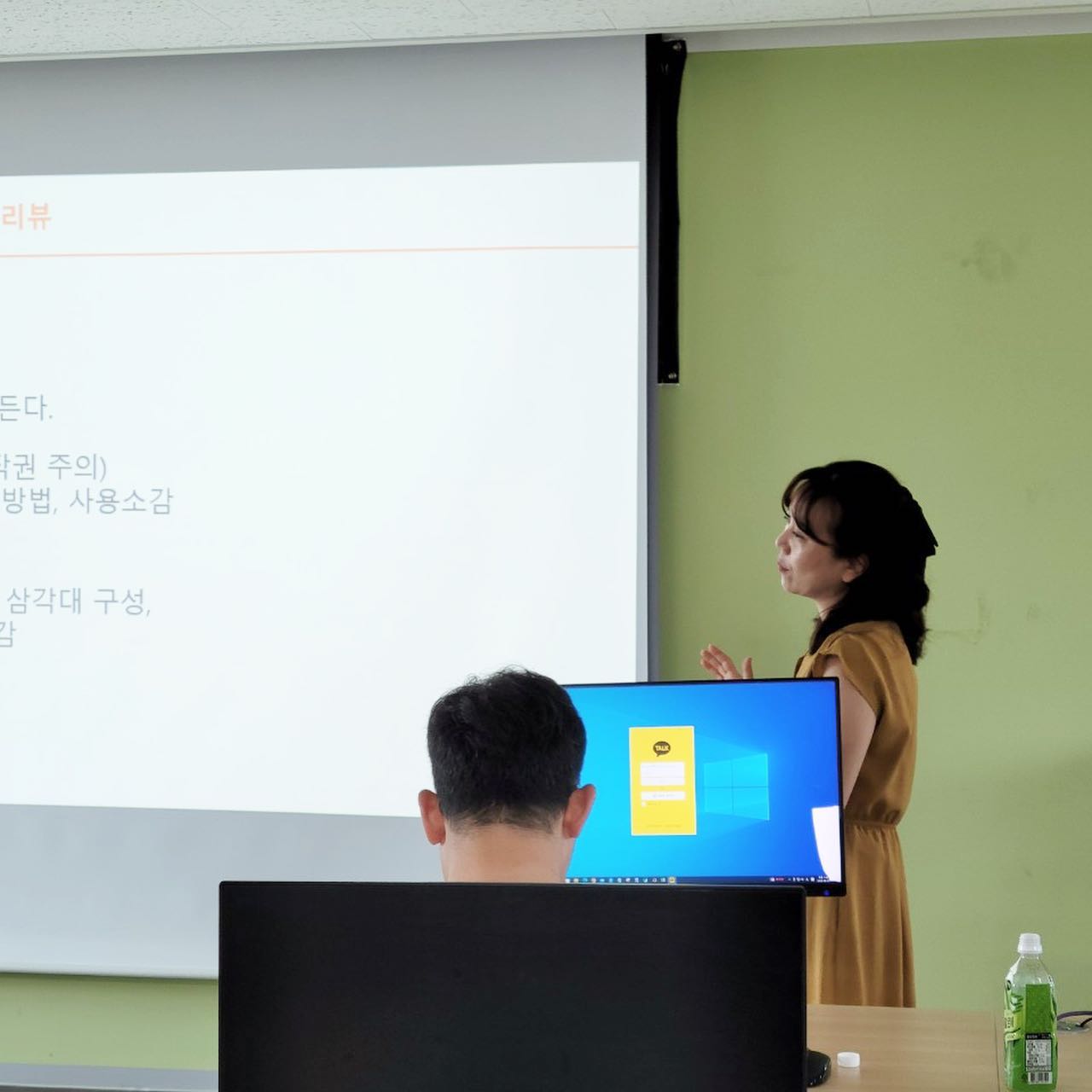 #한국1인미디어

작년 암투병이후 앞으로 진로를 고민하다가 
우연찮게 연결된 옛 지인 
#한국1인미디어 박정옥 대표님
덕분에 막연한 꿈이었던 
강사의 길로 접어들었다.
그동안 해왔던 일들이라 어렵지 않게
시작할 수 있었지만 기회가 없었으면 
시작조차 할 수 없었던 일~
#1인미디어강사양성 #홍보영상제작 
#인터뷰영상촬영#스튜디오렌탈 까지 미디어제작의 모든 것!!!
영상장비를 구입할 수 있는 
오늘의 스튜디오도 운영 중

https://smartstore.naver.com/todayst365

#1인크리에이터자격증#1인미디어#영상촬영#초보강사#기업홍보영상제작#영상촬영편집#오늘의스튜디오#광고