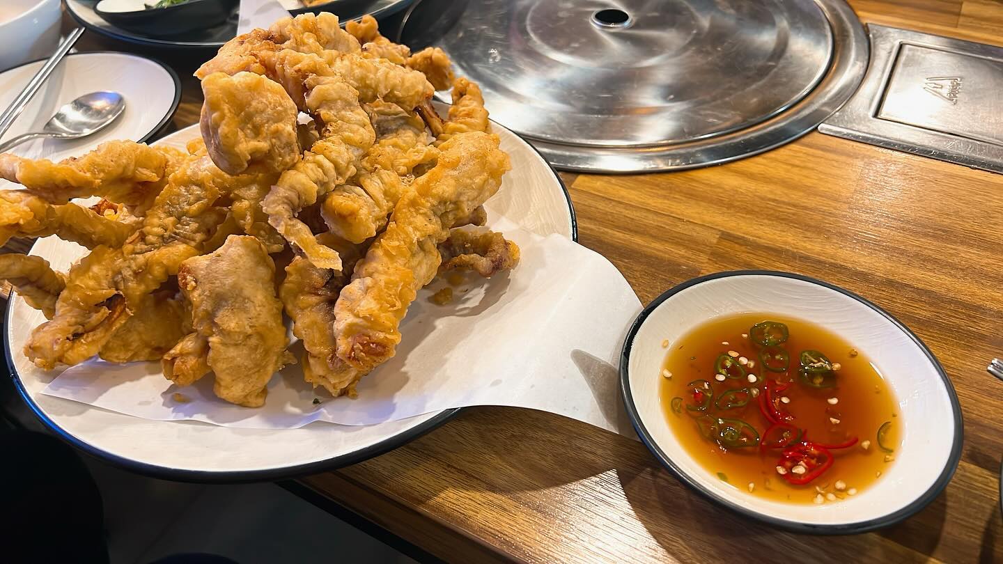 -

상호명 : 오적회관 발산본점
위치 : 마곡중앙6로 85 2층 201호
오적두상 96,000원
(오징어볶음 2인, 꽃삼겹수육 소, 오징어무침, 백합탕,골뱅이비빔칼국수)

회사사람들과 푸짐한 저녁먹으러 !!! “오적회관” 다녀왔오오!!
막걸리에 두툼커다란 오징어 튀김, 볶음, 무침에 수육고기까지 💚
거기에 볶음밥+눈꽃치즈뿌려서 묵고, 마지막에 깔끔한 백합탕으로 마무리
👍👍👍👍 
배빵빵하게 먹었습니당!! 먹고보니 생방송투데이에 나온맛집이래요💚

#자취생음식 #외식 #생방송투데이맛집 #오징어 #🦑 #맛집 #발산 
#발산역맛집 #맛집추천 #건강하게먹기 #잘먹었습니다