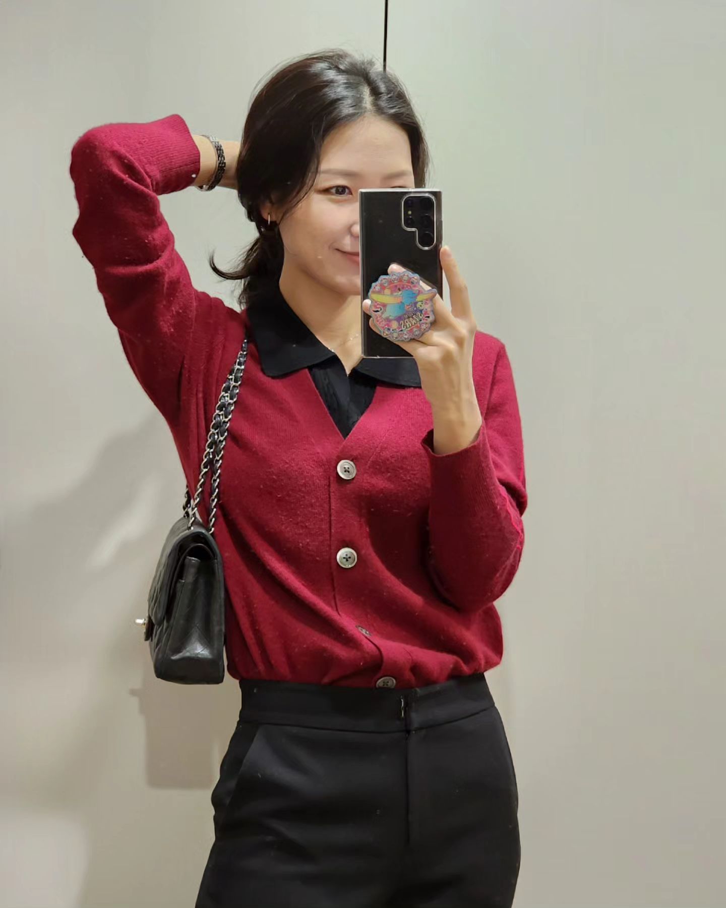 오랜만의 근황.

사진을 찍긴 찍었는데,
올려야지 하고 보니 또 쌓여있네요 ㅎㅎ

데일리룩은 모아놓고 보니 가디건만 입고다녔네요. ❤️💙💛

이번주에 눈이 와서 신나게 구경 나갔다왔는데,
까만옷이 흰옷이 되어버렸..ㅋㅋ

다음주는 기온이 뚝 떨어지더라구요,
모두 감기 조심하세요~