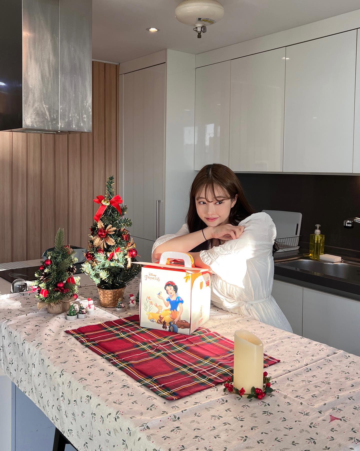 아기공주랑 다녀온 첫 겨울여행⛄️

너무 잘웃는 우리 호빵이 점점 더 
사랑스러워 지는중 ㅎ 지나갈때마다 사람들이
귀엽다고 난리였는데 엄마 뿌듯 ㅎㅎ

라테라스에서 이용한 방은 진짜 후기가 없던 방
쿠다비치빌라 인데 여름에 오면 바로 앞이 수영장이라
좋을듯요!! 지금은 겨울이라 안해서 아쉬웠어요
방도 3개라 단체로 가기좋아요!!
개인풀이 아직도 있는줄 알고 갔는데 개인풀은
없어졌더라구요!! 참고해주세용💜

🏷라테라스 리조트 쿠다비치빌라 yeosu_laterrace_official 
▫️ 입실 15:00 퇴실 11:00 ( 비대면 체크인)
▫️ 바베큐가능, 개인테라스, 침실 3개 , 침대4개 
▫️ 욕실1,화장실1 ,어메니티 챙겨가기!
▫️ 개인적인 꿀팁은 여름에 가는걸 추천드려여!!

#가족여행 #여수여행 #여수리조트 #단체여행 #라테라스리조트