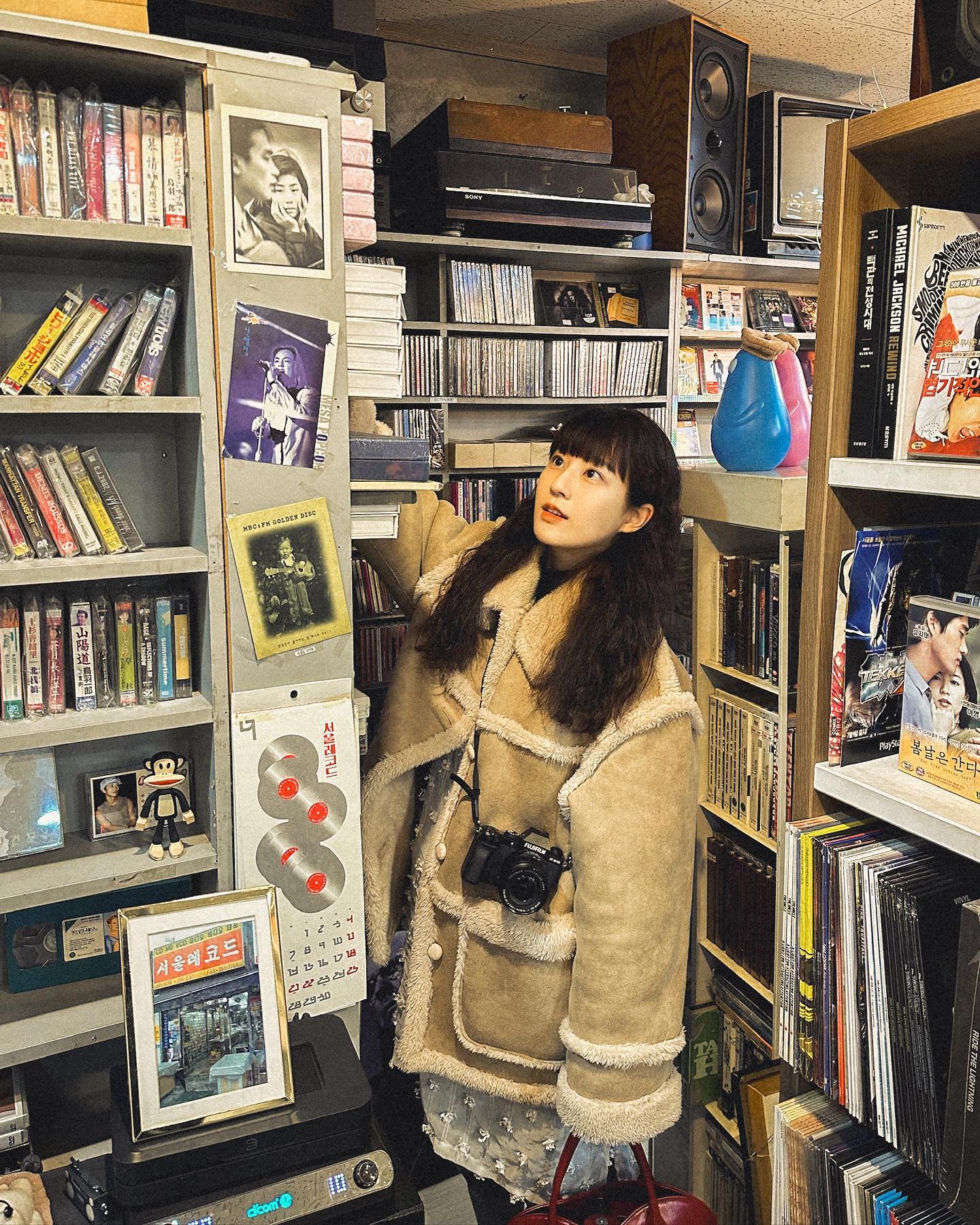 을지로 나들이 #서울레코드 
갑자기 내린 함박눈에 렛잇꼬 ~
.
.
.
#사진계정맞팔 #을지로카페 #을지로핫플 #서울카페 #좋반 #첫줄