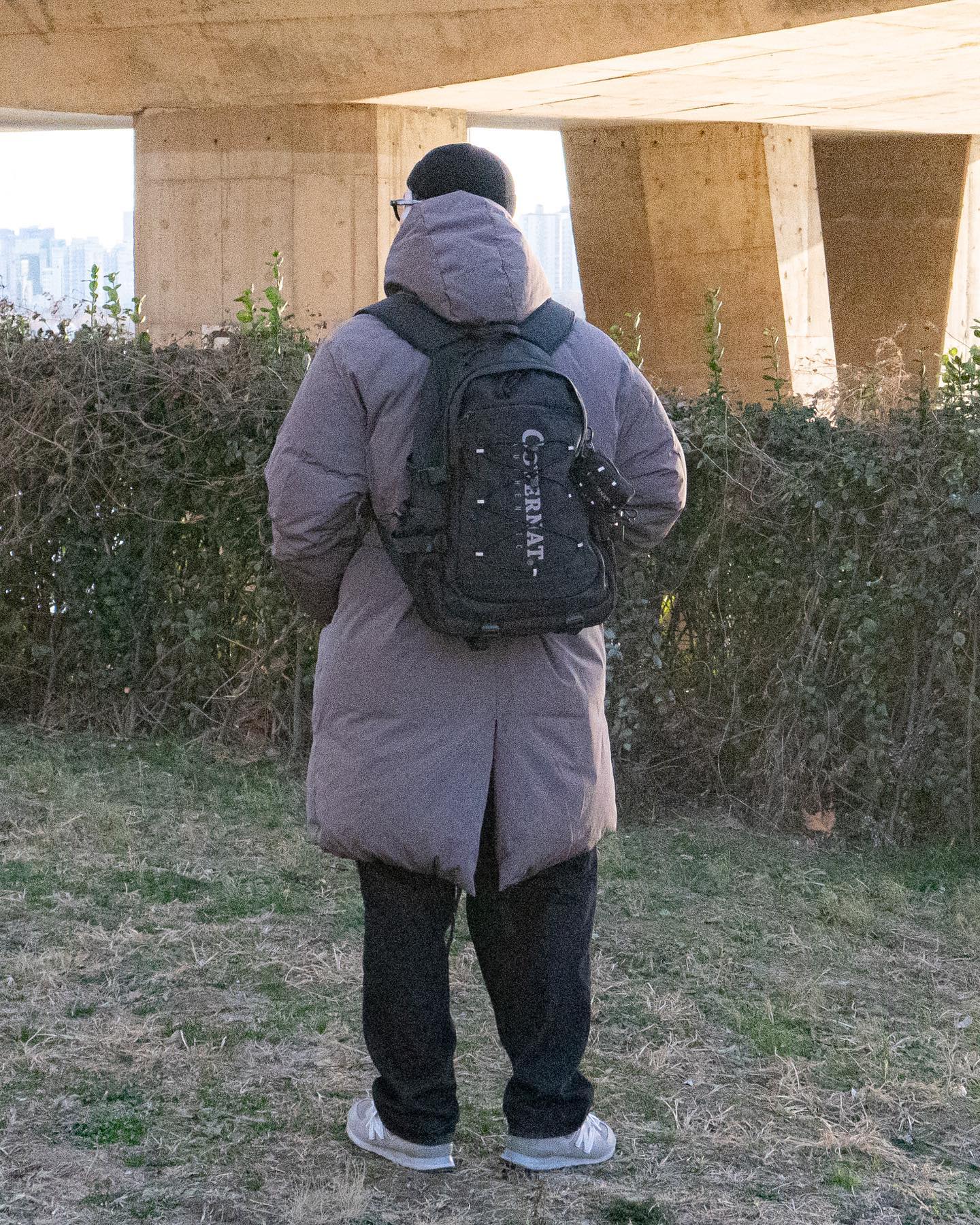 #광고
.
.
👜 커버낫 - 뉴 어센틱 백팩 31L 블랙
스탠다드한 실루엣과 과하지 않은 스트링 디자인, 31L의 대용량으로 유행 없이 언제나 들어주기 좋은 커버낫 뉴 어센틱 백팩!
16인치 노트북 포켓, 유틸리티 포켓, 사이드 포켓, 히든 포켓 등 다양한 수납 공간도 갖춰져 있어 더욱 실용적으로 사용할 수 있어요.
귀엽게 달린 미니 스트링 백팩 파우치에는 에어팟을 쏙 넣고 다니기 좋고요.
브랜드까지 커버낫이라니, 이번 입학, 신학기 선물로 최고의 선택이 될 수밖에 없습니다!
covernat_ 
.
.
#커버낫 #커버낫백팩 #남자백팩 #백팩추천 #백팩브랜드 #백팩 #학생가방 #학생백팩 #신학기가방 #입학선물 #신학기백팩 #신학기선물 #학생선물 #중학생선물 #고등학생선물