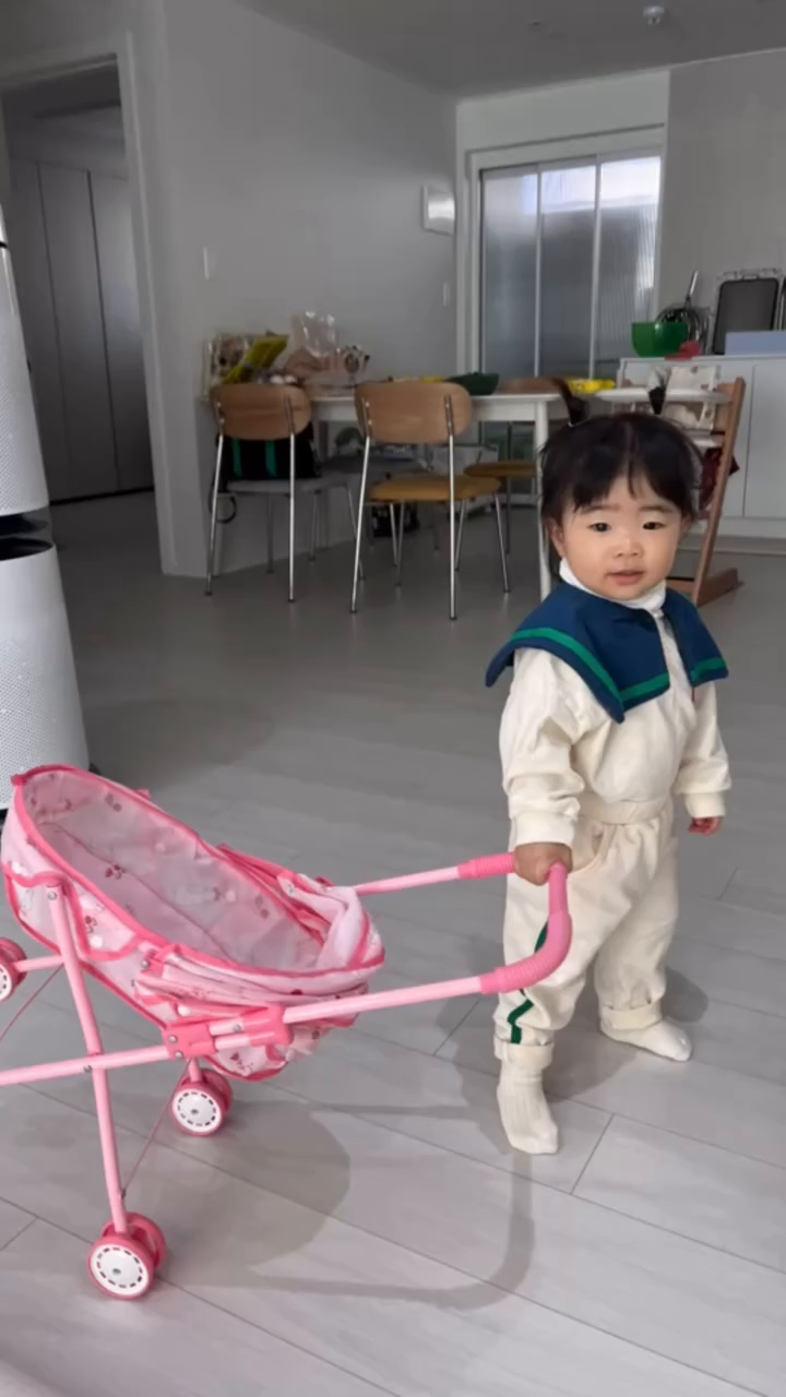 내새끼😍
17개월 시작인데 이제 시작인거죠?😎
#17개월아기 #육아전쟁