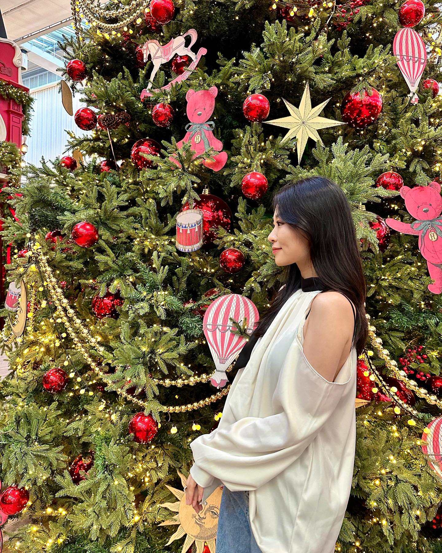 🎄🎁💝✨〰️🤍

#크리스마스#막차#더현대서울#여의도#해리의꿈의상점#크리스마스마켓