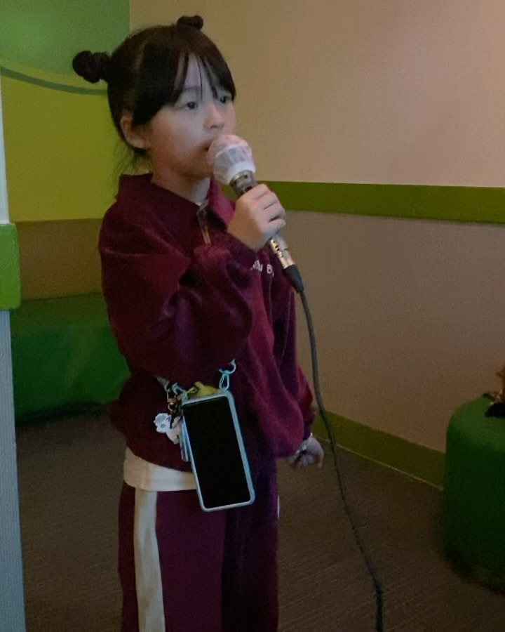 _
하리 메들리🎵🎙🎤
.
.
.
#아이와노래방 #생존신고 #이하리 #이하리사랑해 #딸스타그램 #딸바보 #귀여워 #이뻐 #내딸최고 #비글딸 #애스타그램 #육아스타그램 #육아소통 #송도맘 #16년생 #10월생 #20161014