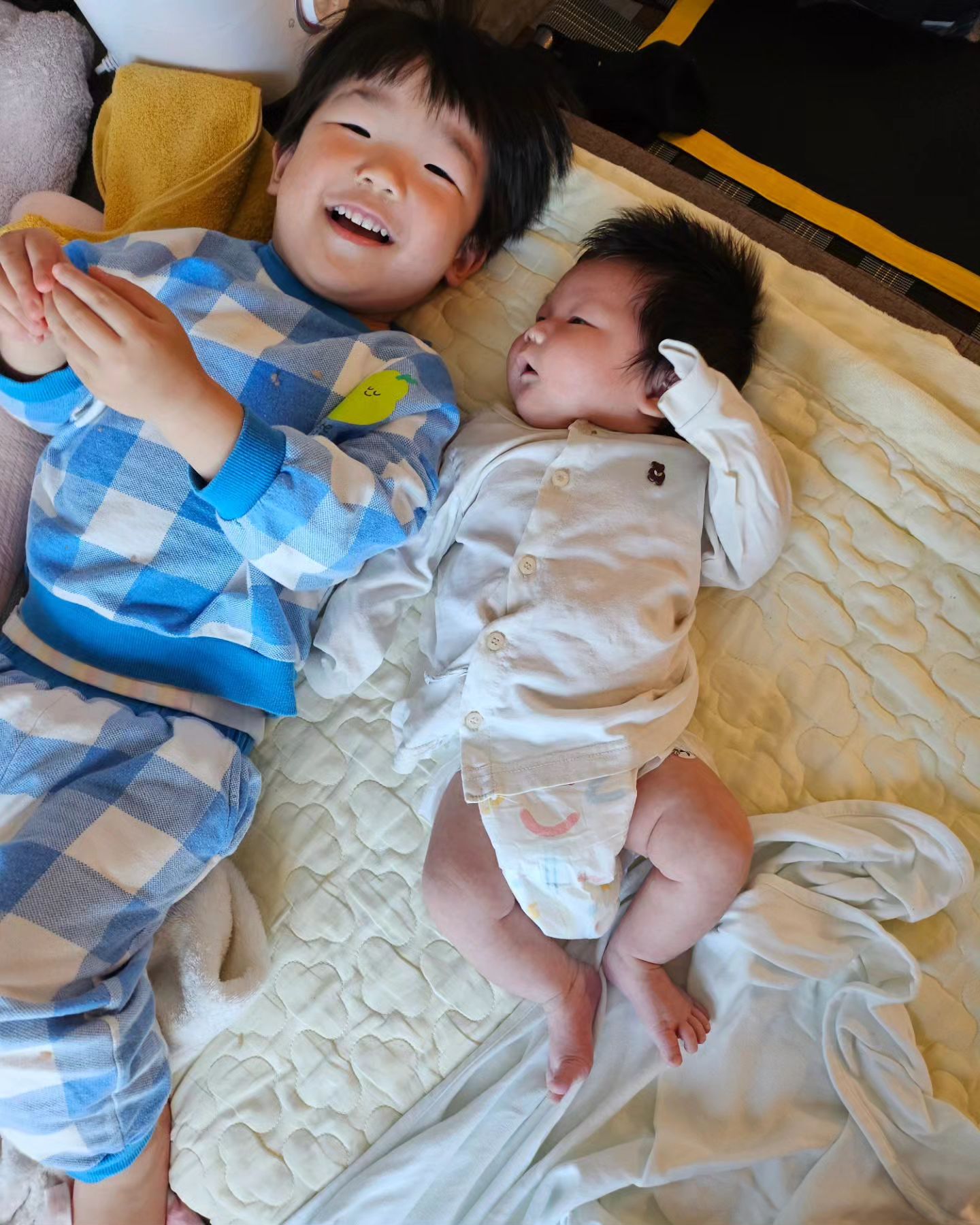 귀여운 형제샷💗

폰에 환장해서  여태 못만지다 겨우건짐
