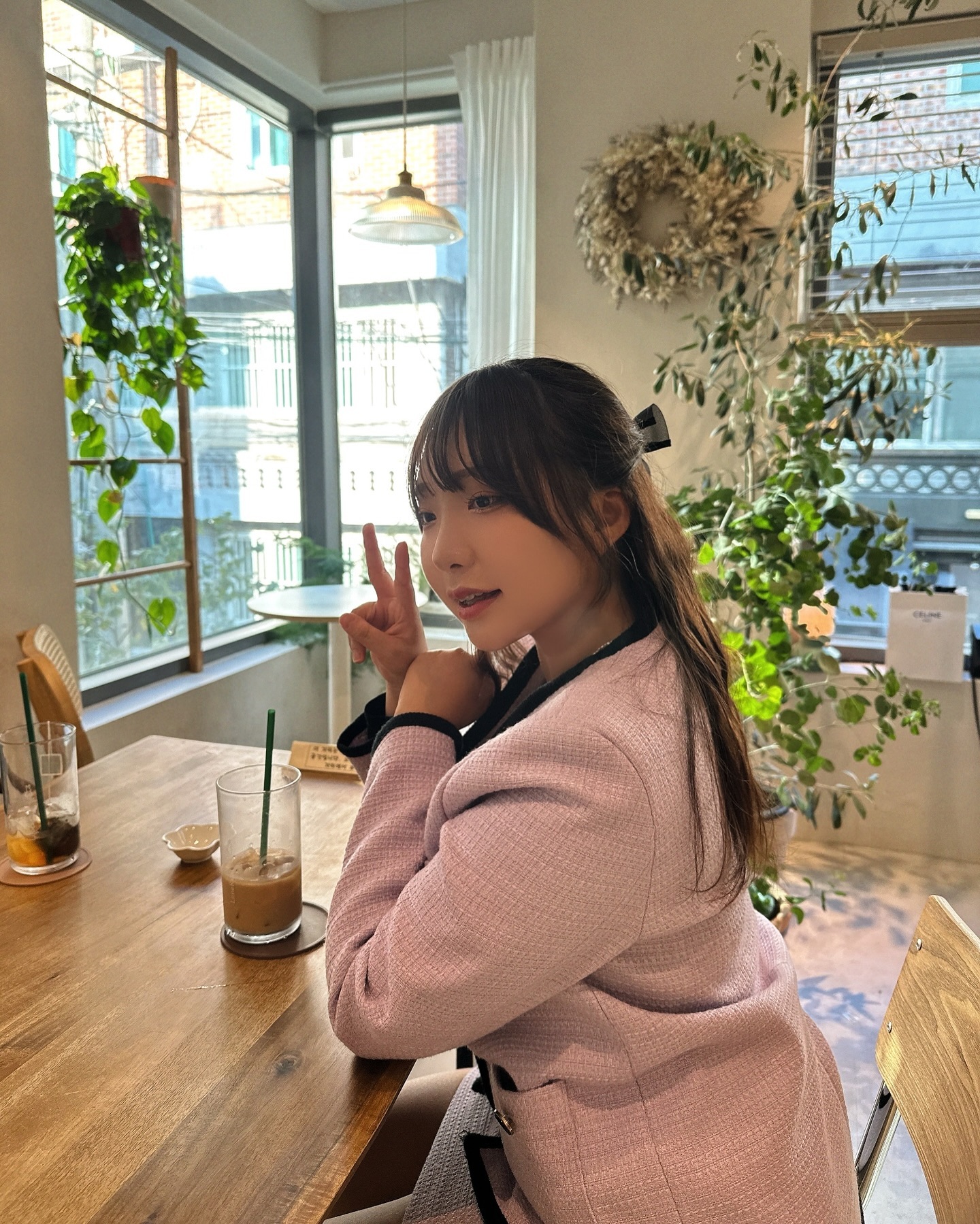 하객룩💟

#신도림 #친구결혼식 #happyweddingday #하객룩 #부케받은날 #카페 #보라보라해💜 #selfie #행복해